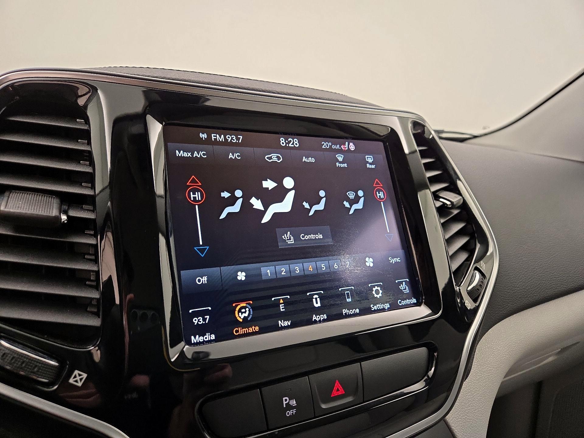 Thumbnail: 2020 Jeep Cherokee - 17