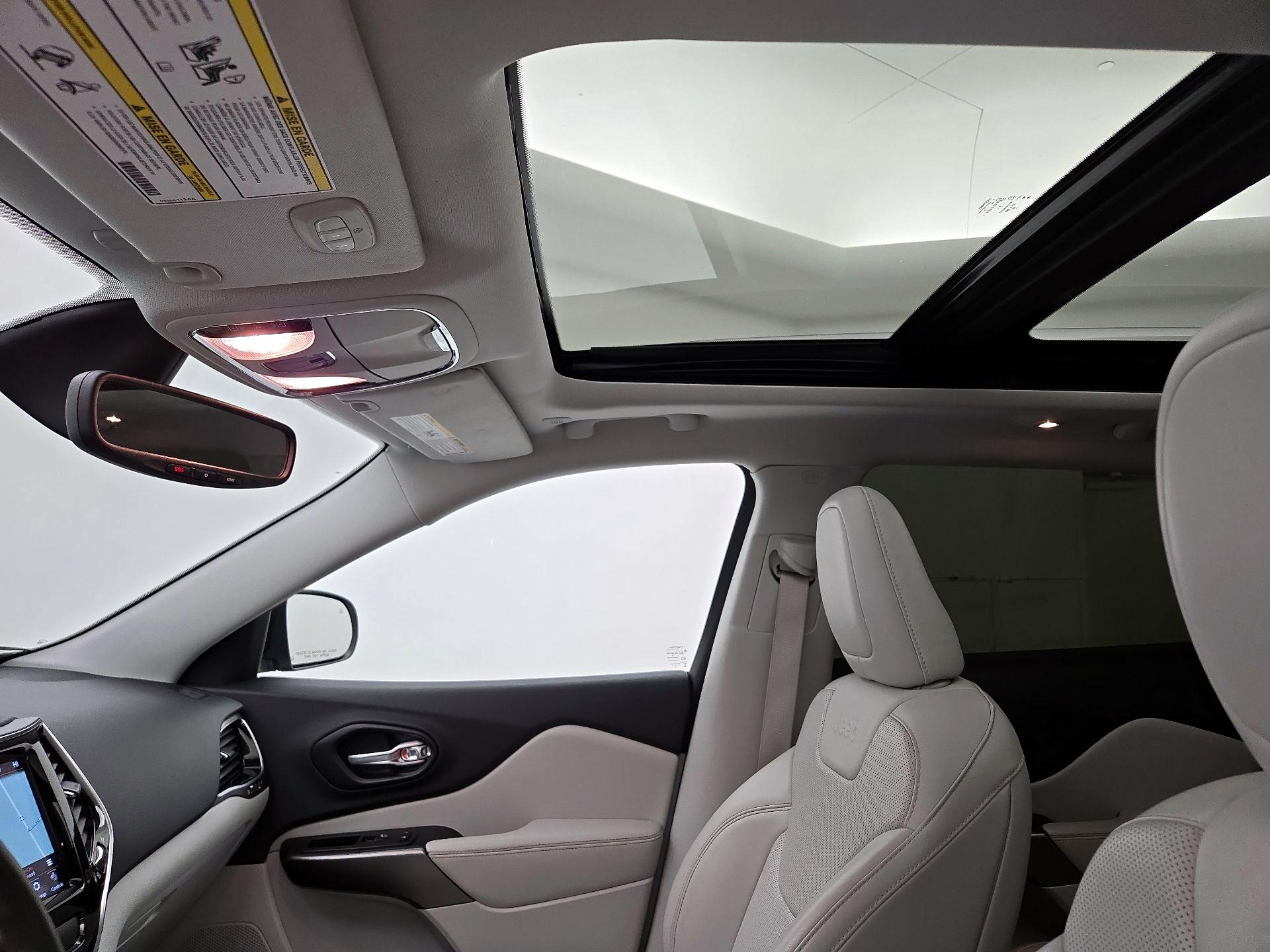 Thumbnail: 2020 Jeep Cherokee - 20