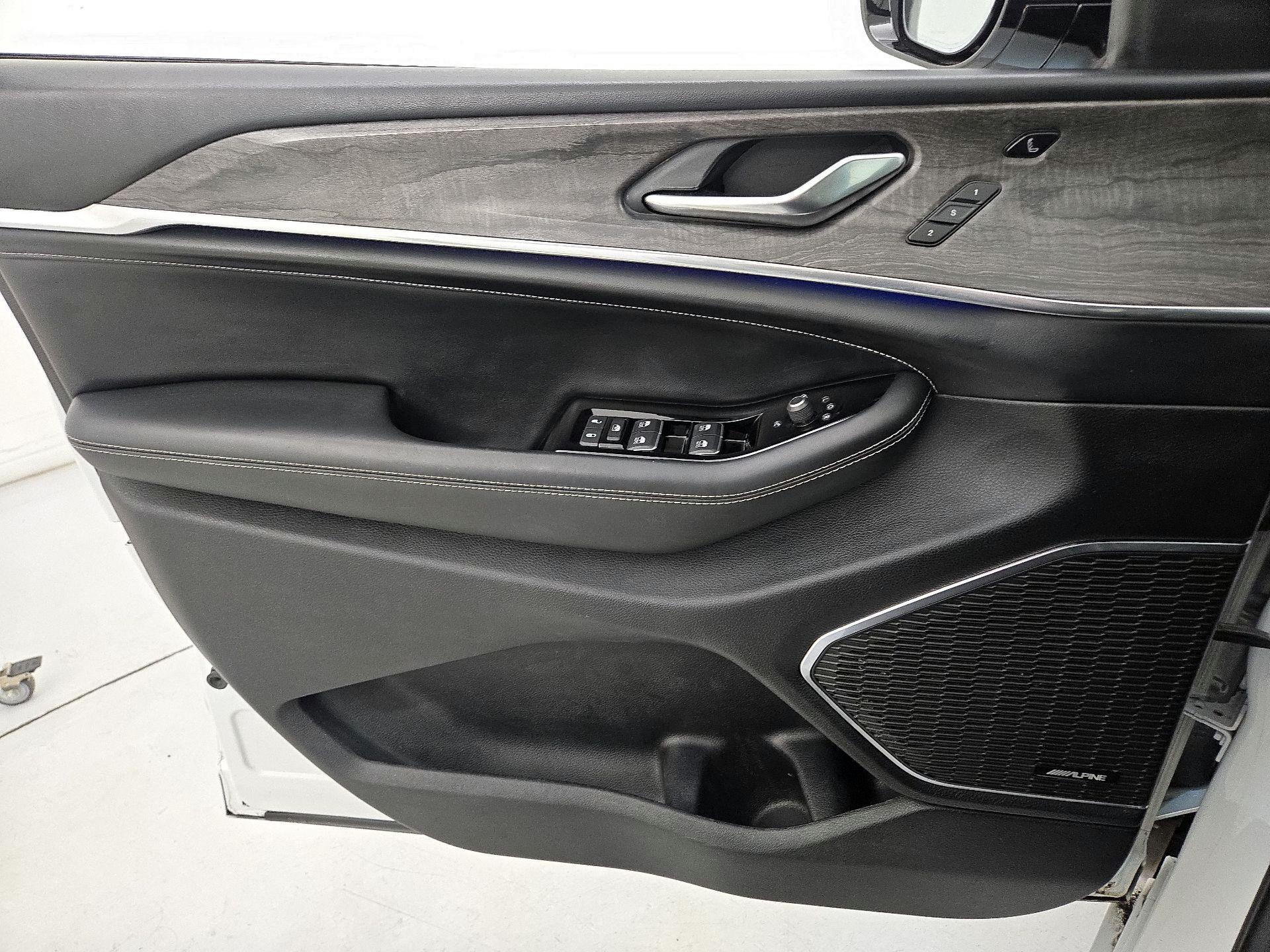 Thumbnail: 2022 Jeep Grand Cherokee - 12