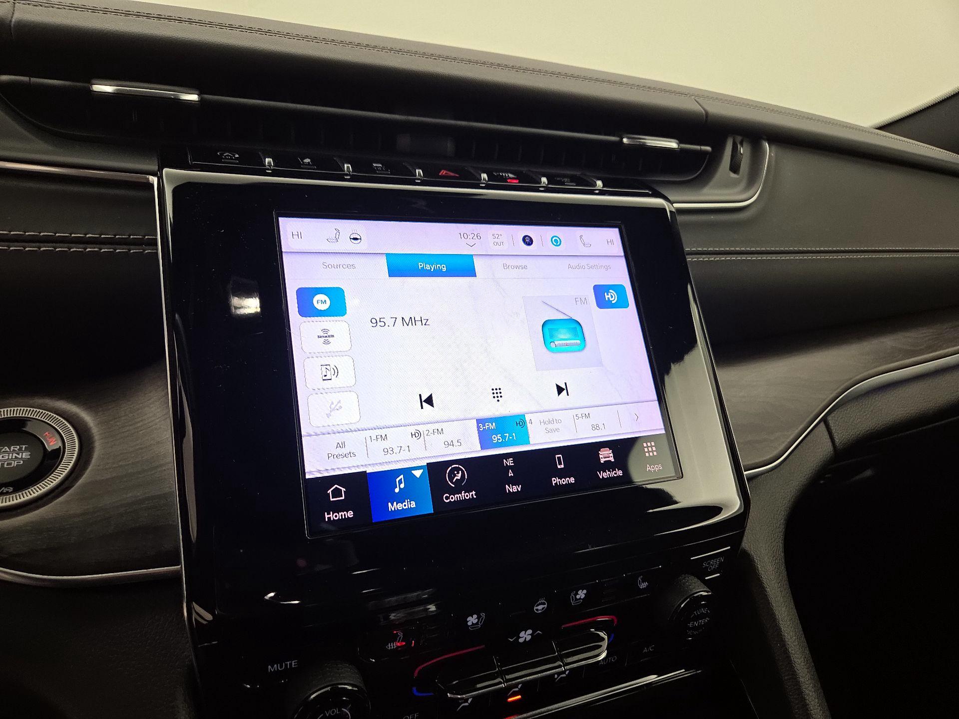 Thumbnail: 2022 Jeep Grand Cherokee - 16