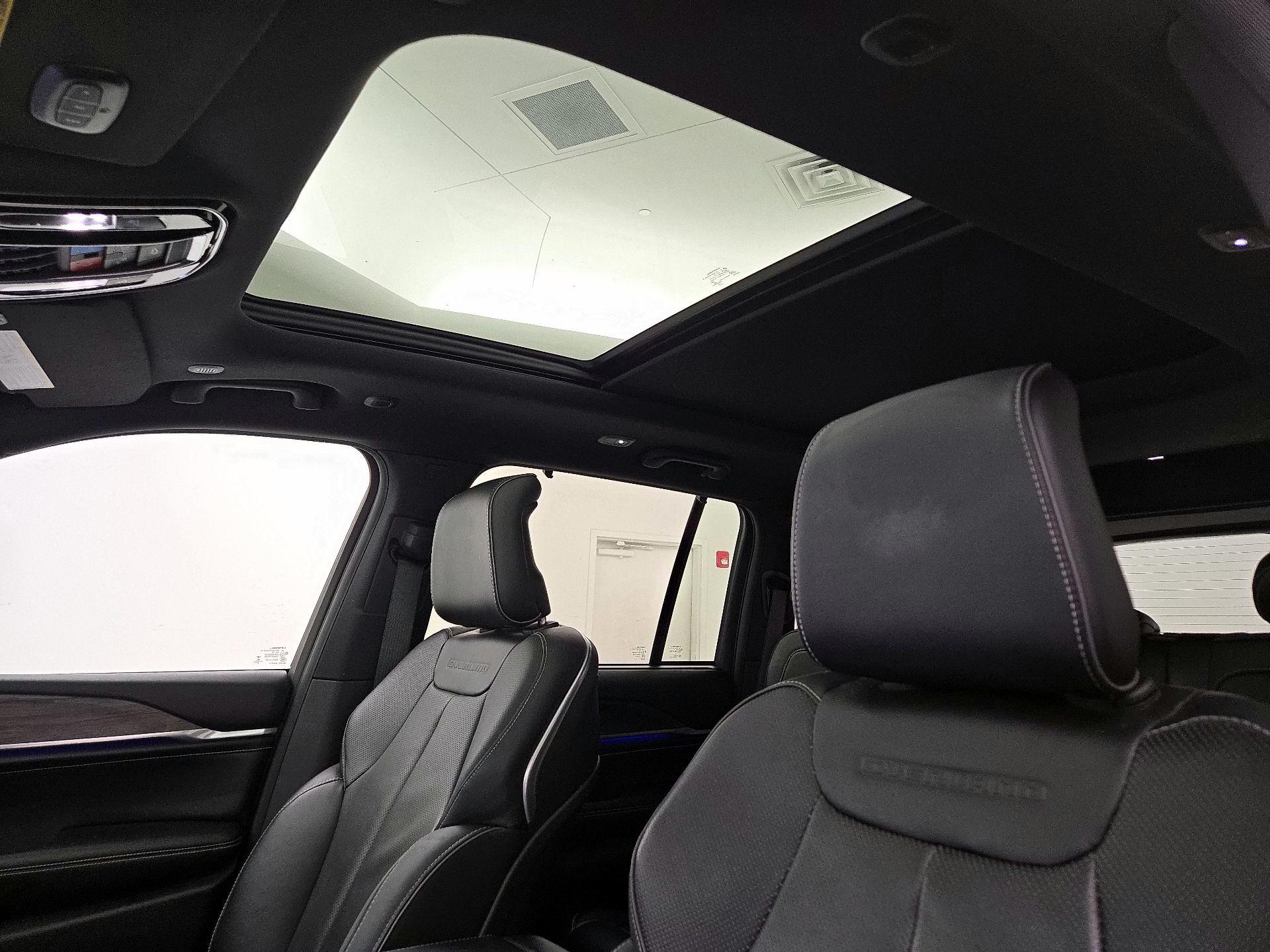 Thumbnail: 2022 Jeep Grand Cherokee - 20