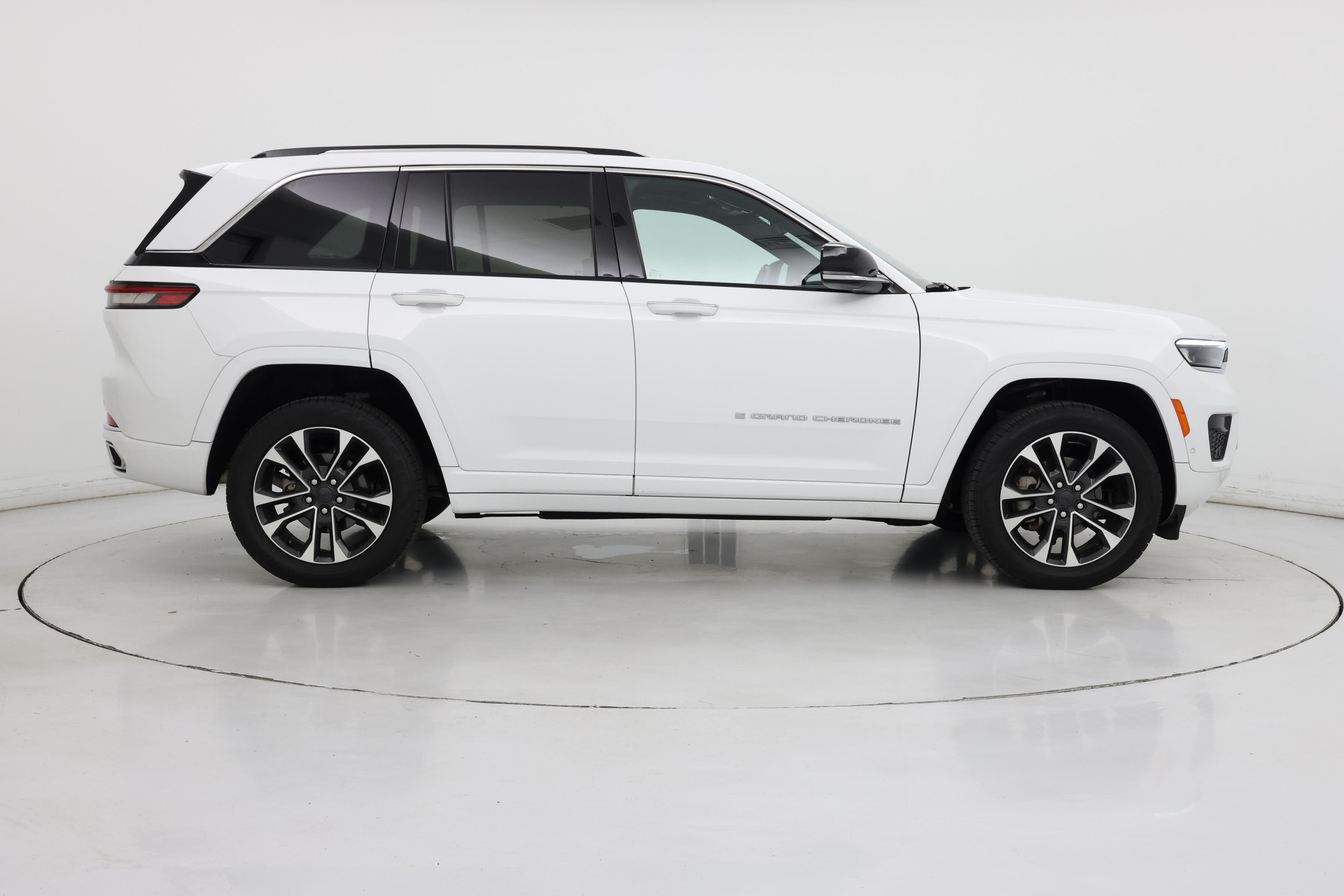 Thumbnail: 2022 Jeep Grand Cherokee - 7