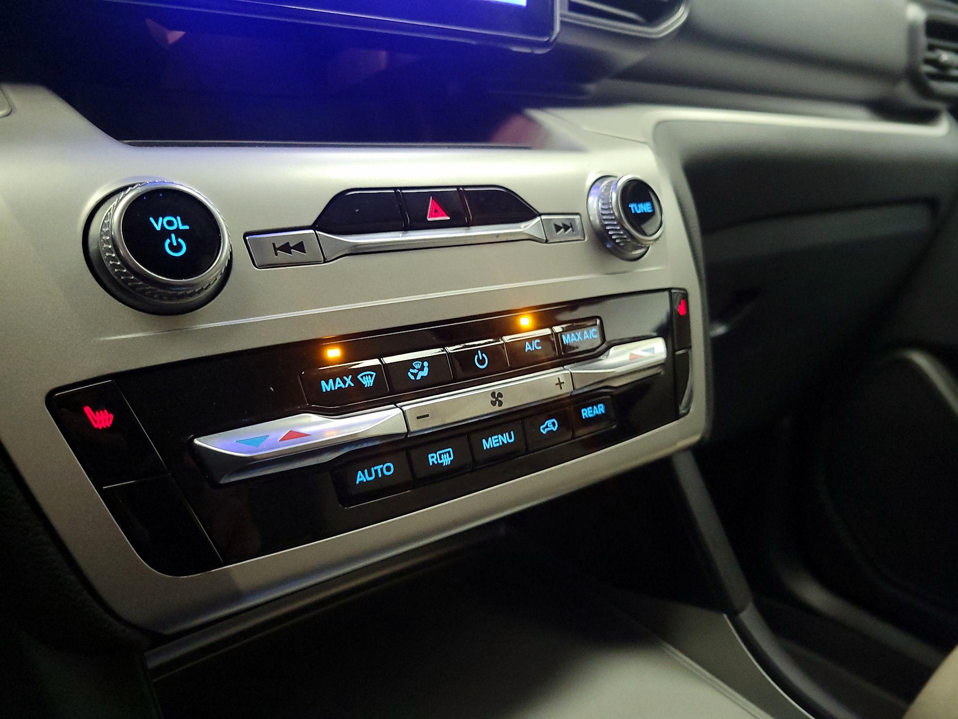 Thumbnail: 2022 Ford Explorer - 16