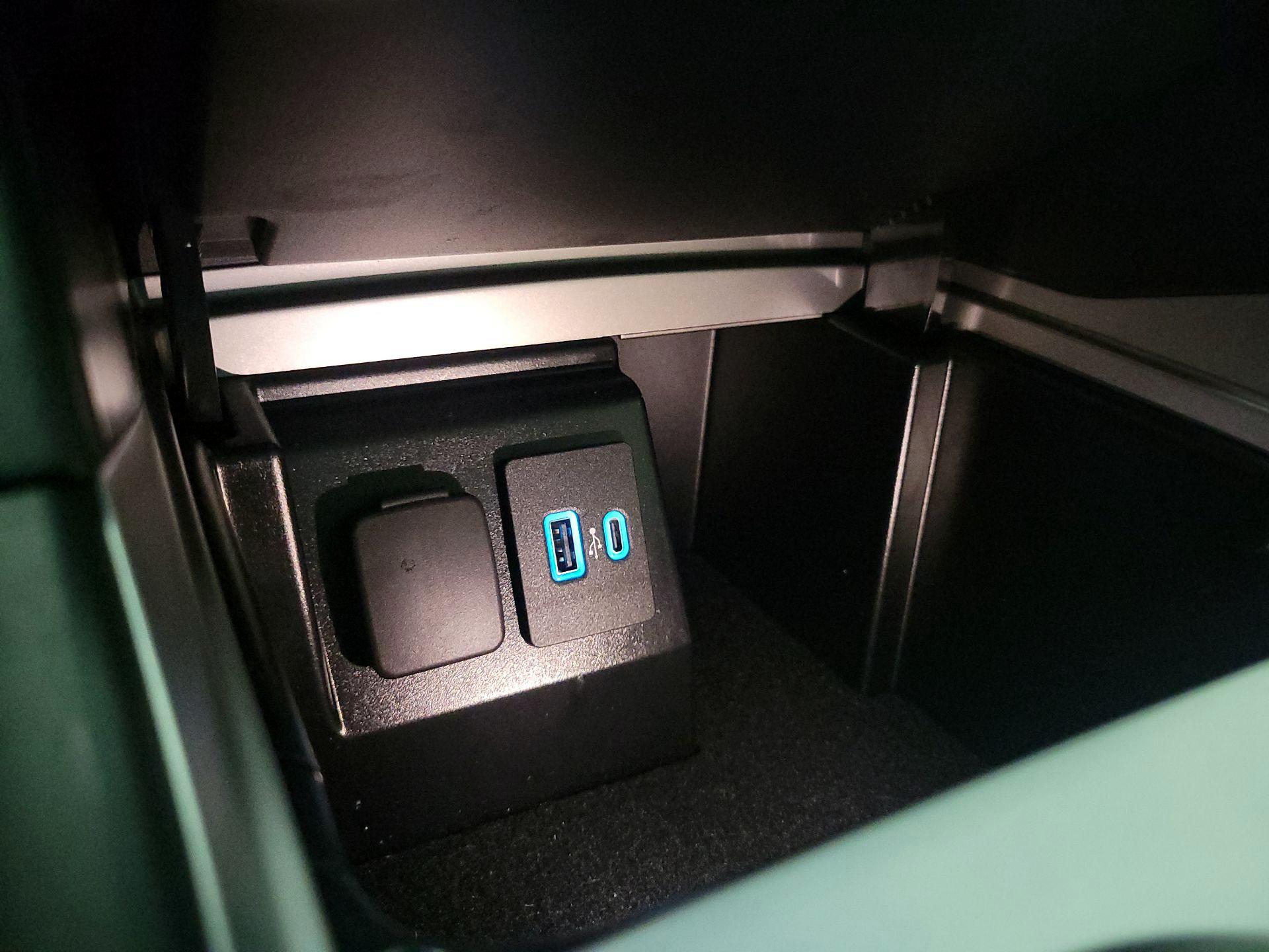 Thumbnail: 2022 Ford Explorer - 18