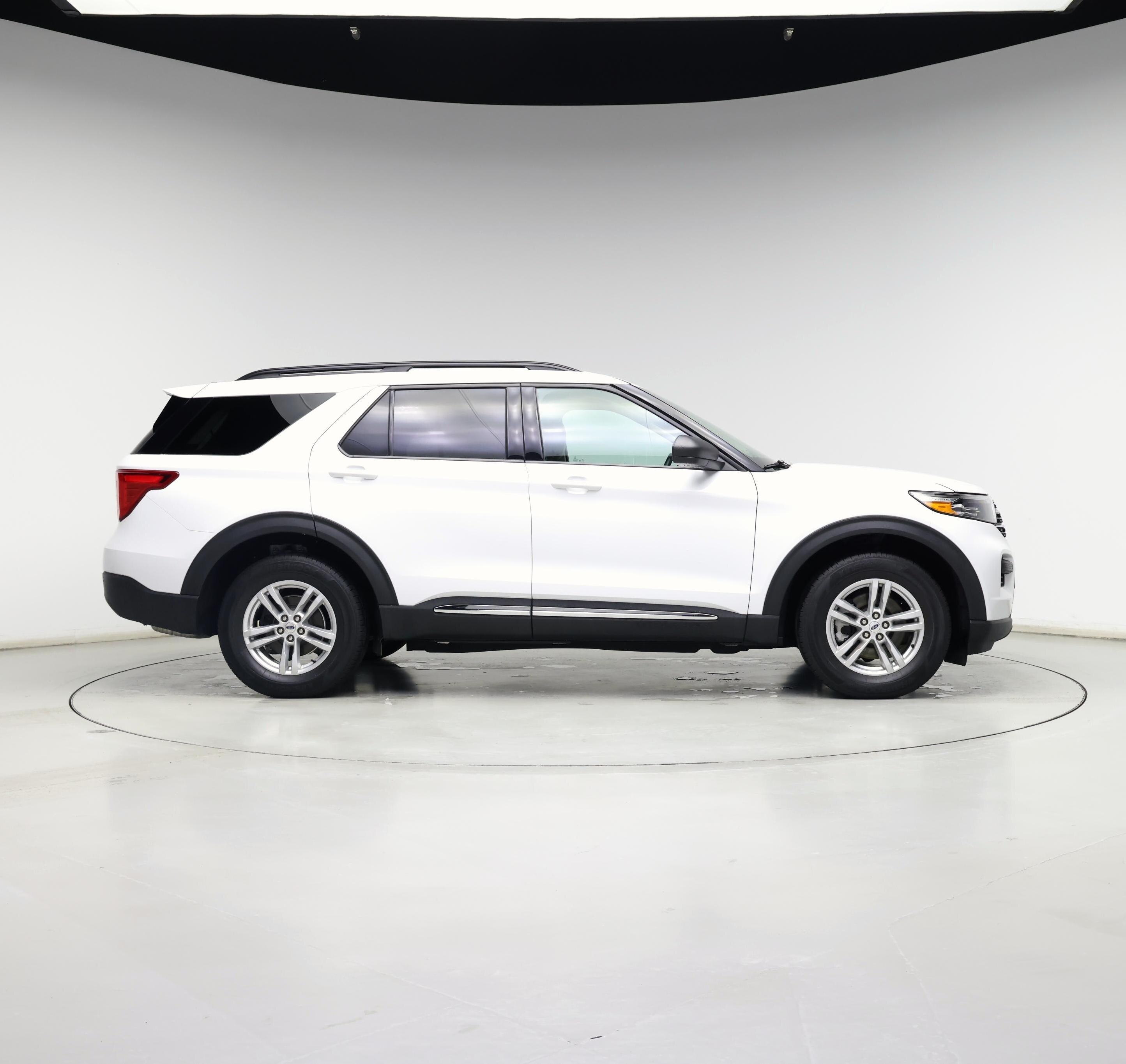 Thumbnail: 2022 Ford Explorer - 7