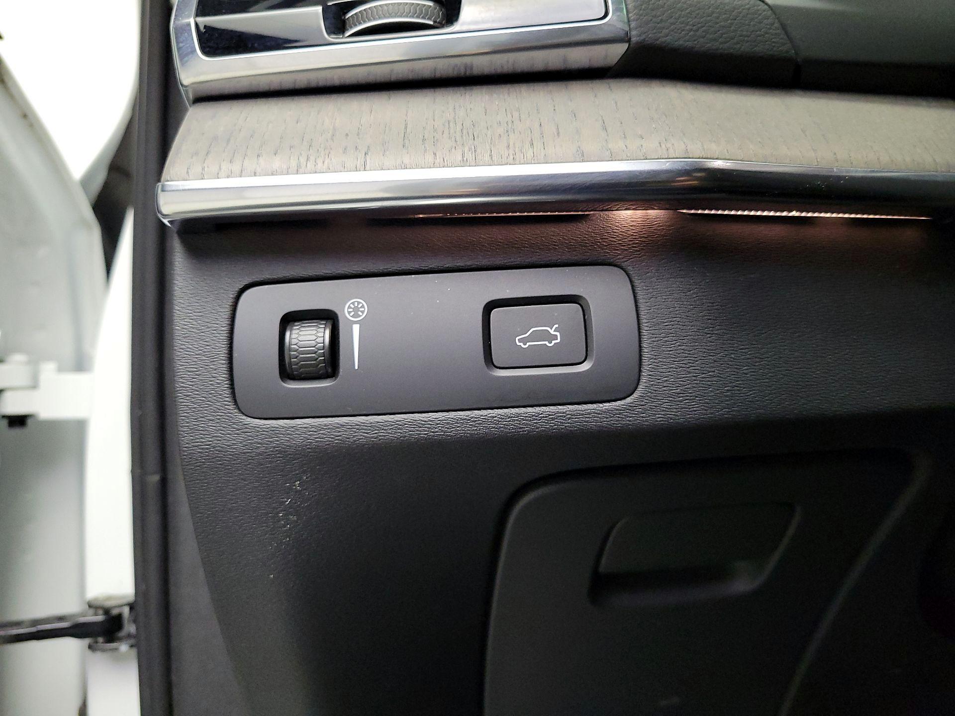 Thumbnail: 2022 Volvo XC90 - 13