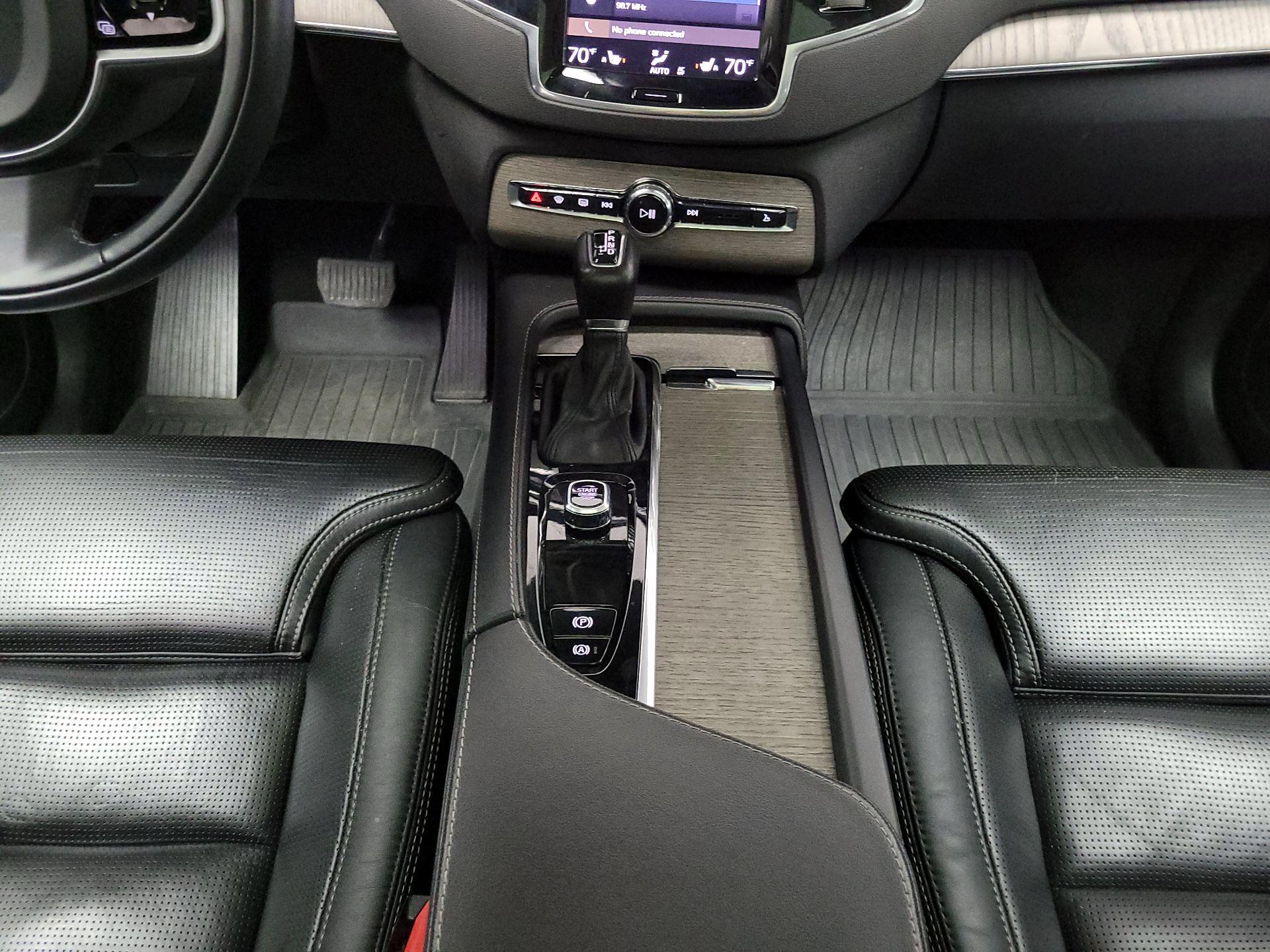 Thumbnail: 2022 Volvo XC90 - 18