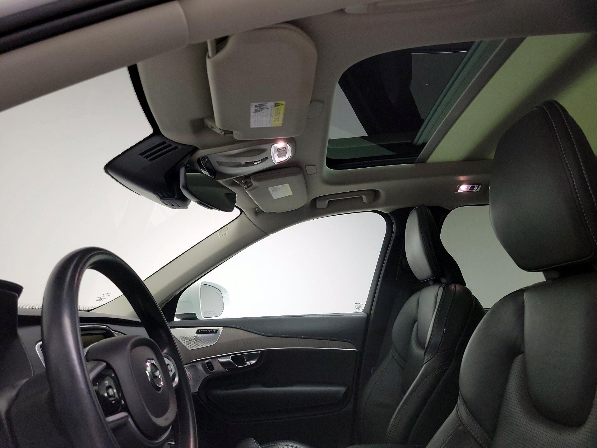 Thumbnail: 2022 Volvo XC90 - 20