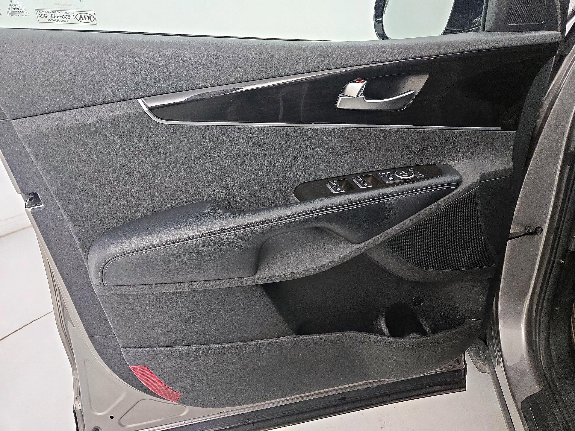 Thumbnail: 2019 Kia Sorento - 12