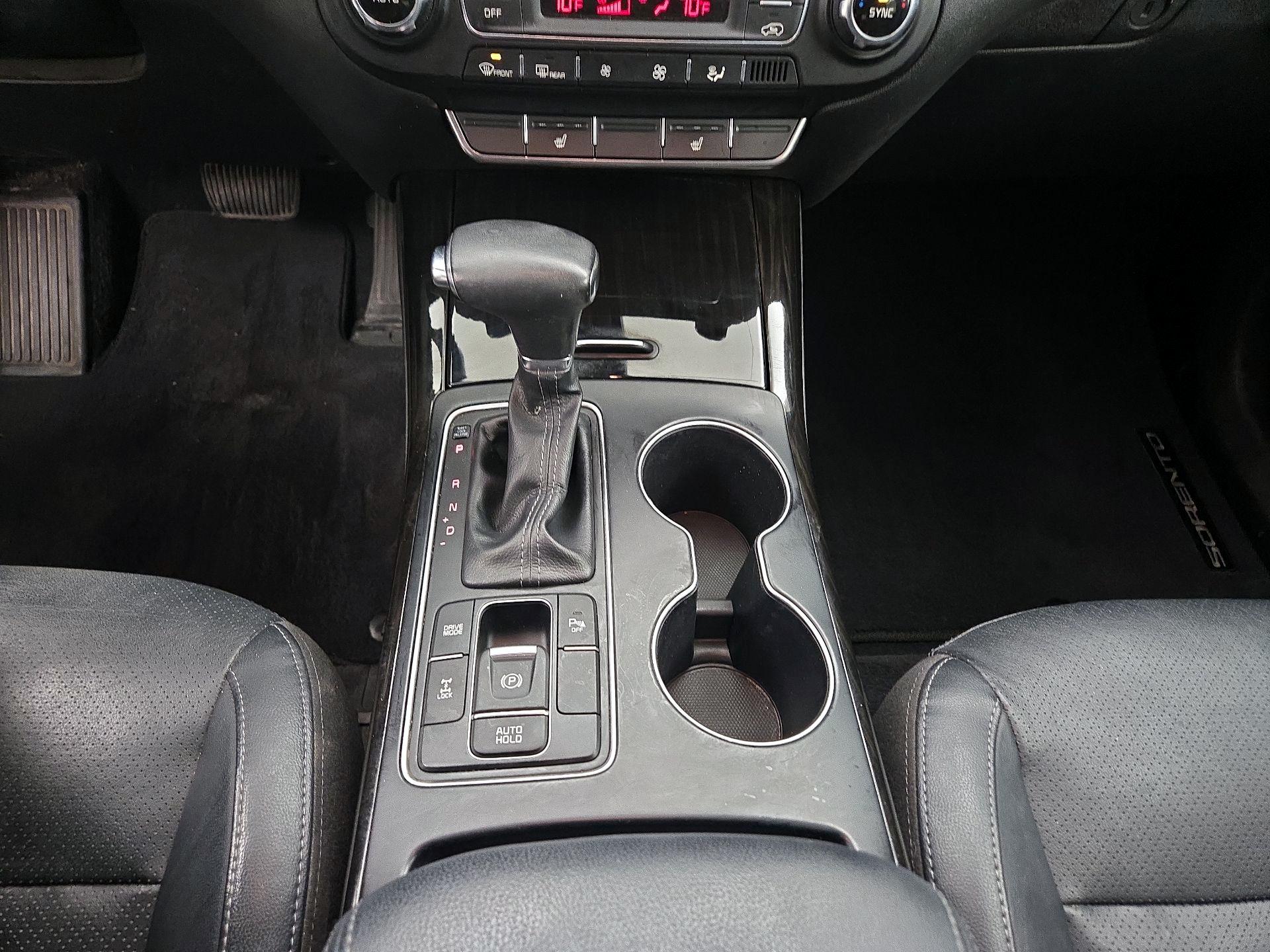 Thumbnail: 2019 Kia Sorento - 17