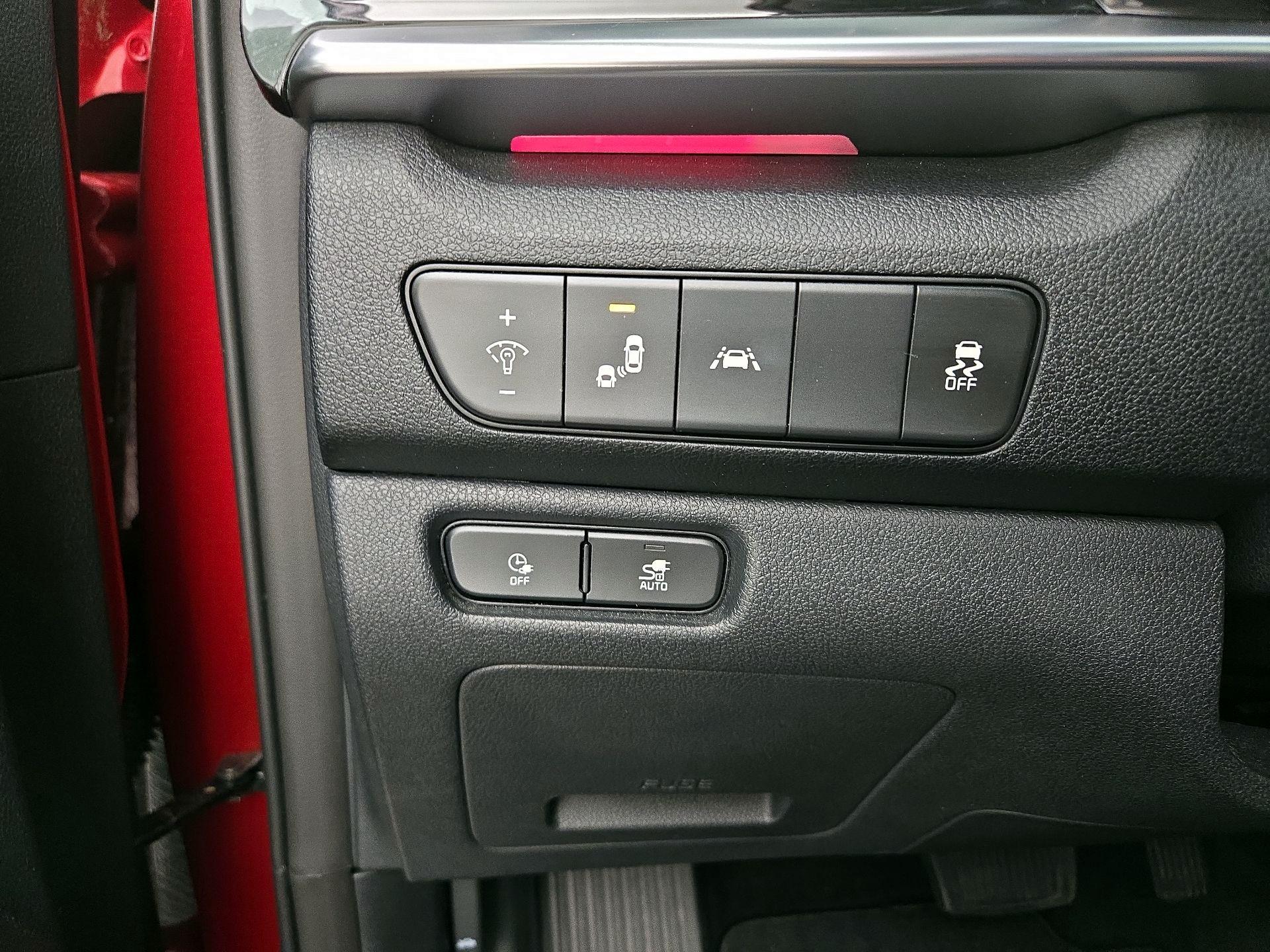 Thumbnail: 2020 Kia Niro - 13