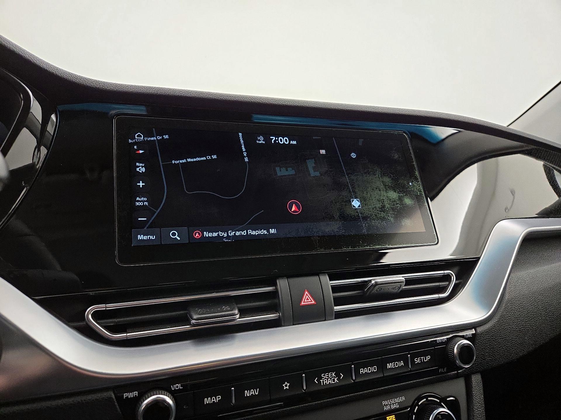 Thumbnail: 2020 Kia Niro - 14