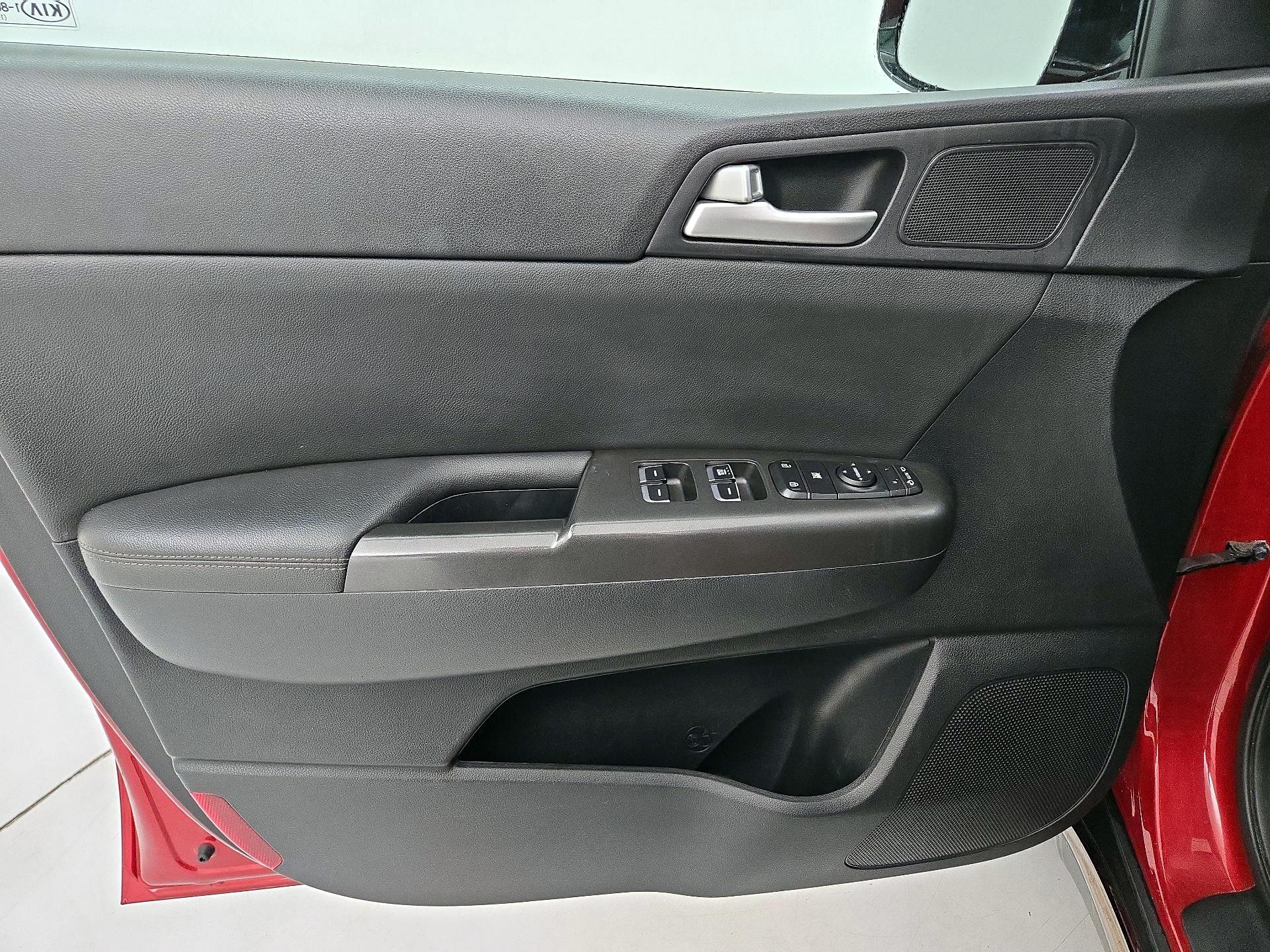 Thumbnail: 2020 Kia Sportage - 12