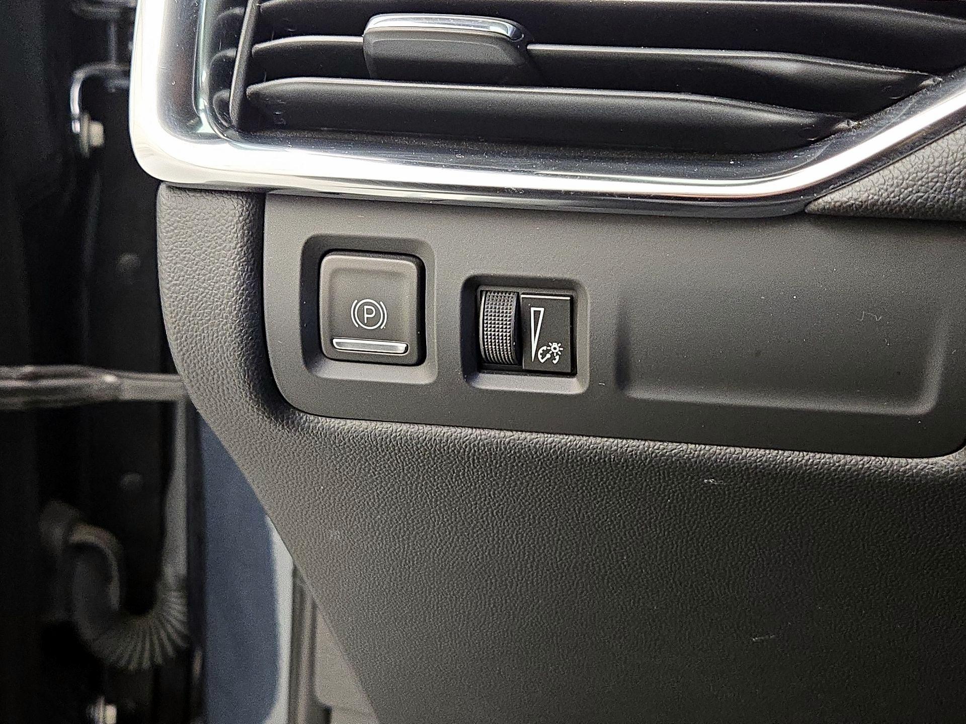 Thumbnail: 2020 Cadillac XT4 - 13