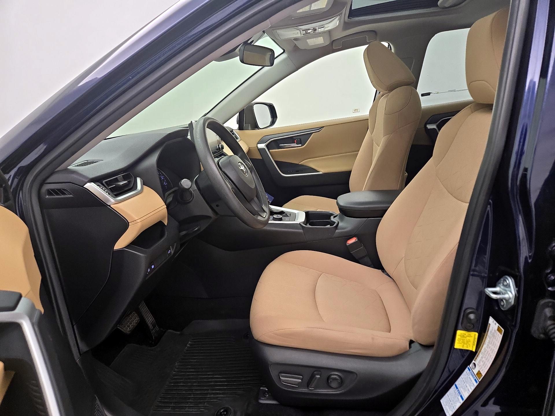 Thumbnail: 2021 Toyota RAV4 - 11