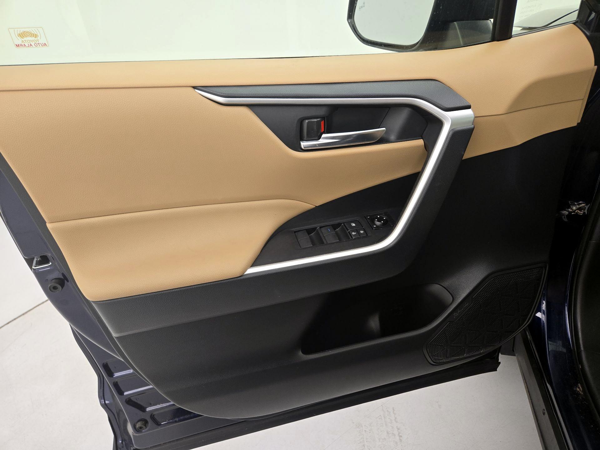 Thumbnail: 2021 Toyota RAV4 - 12