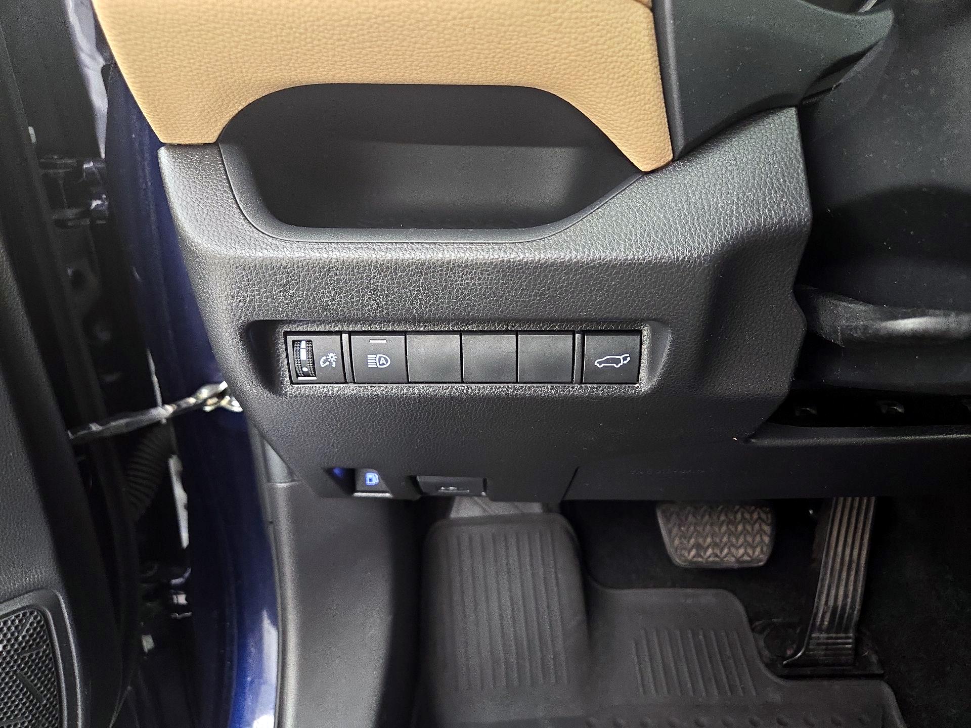 Thumbnail: 2021 Toyota RAV4 - 13