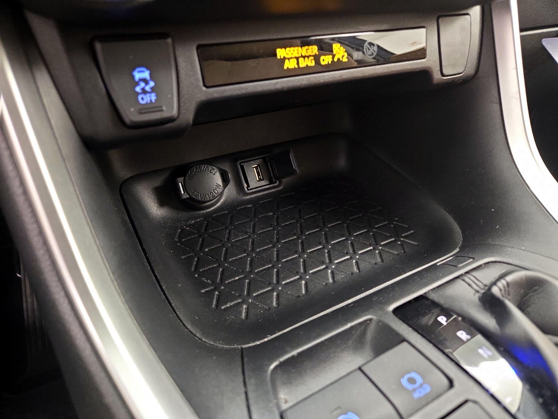 Thumbnail: 2021 Toyota RAV4 - 18