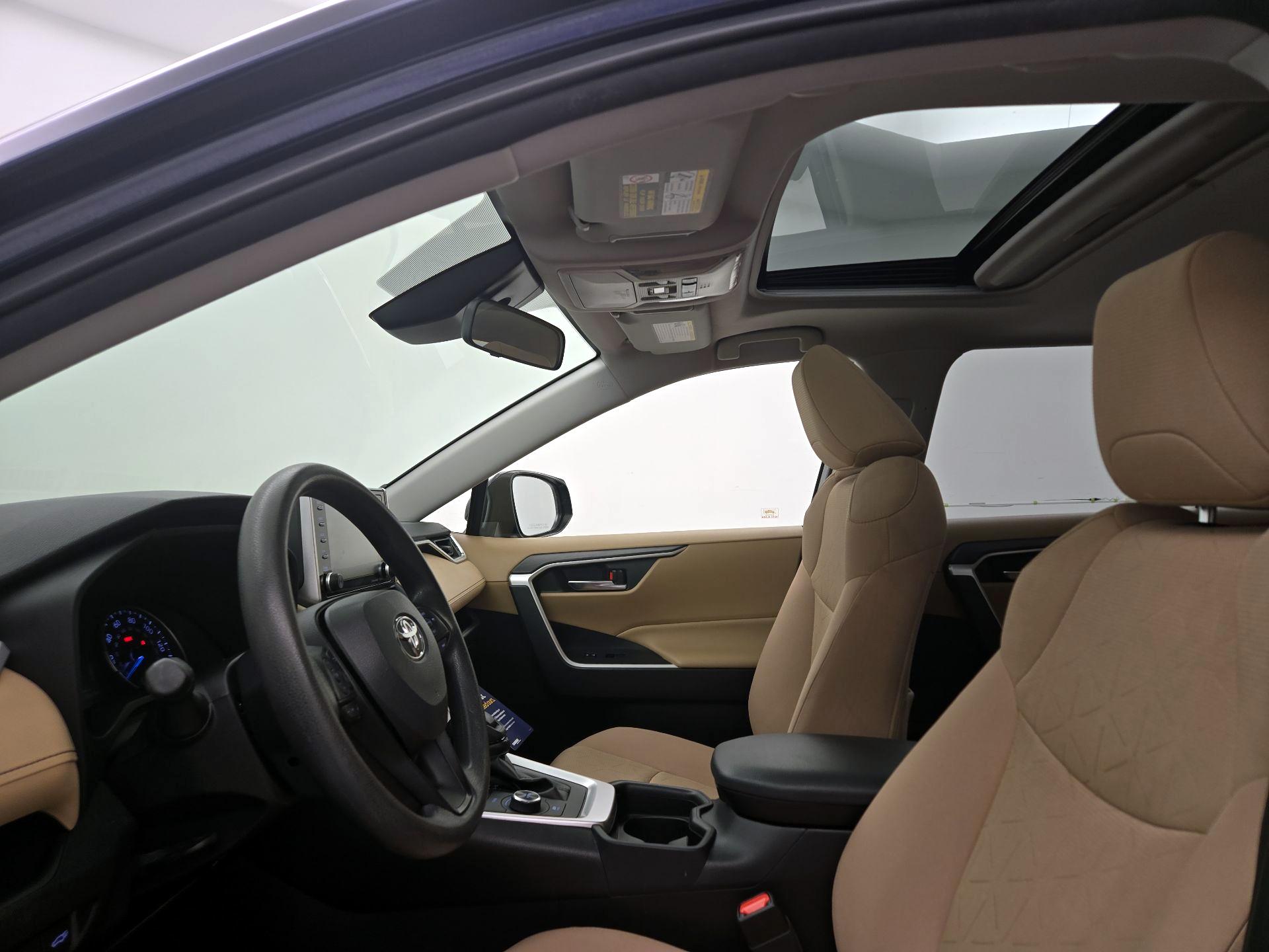 Thumbnail: 2021 Toyota RAV4 - 19