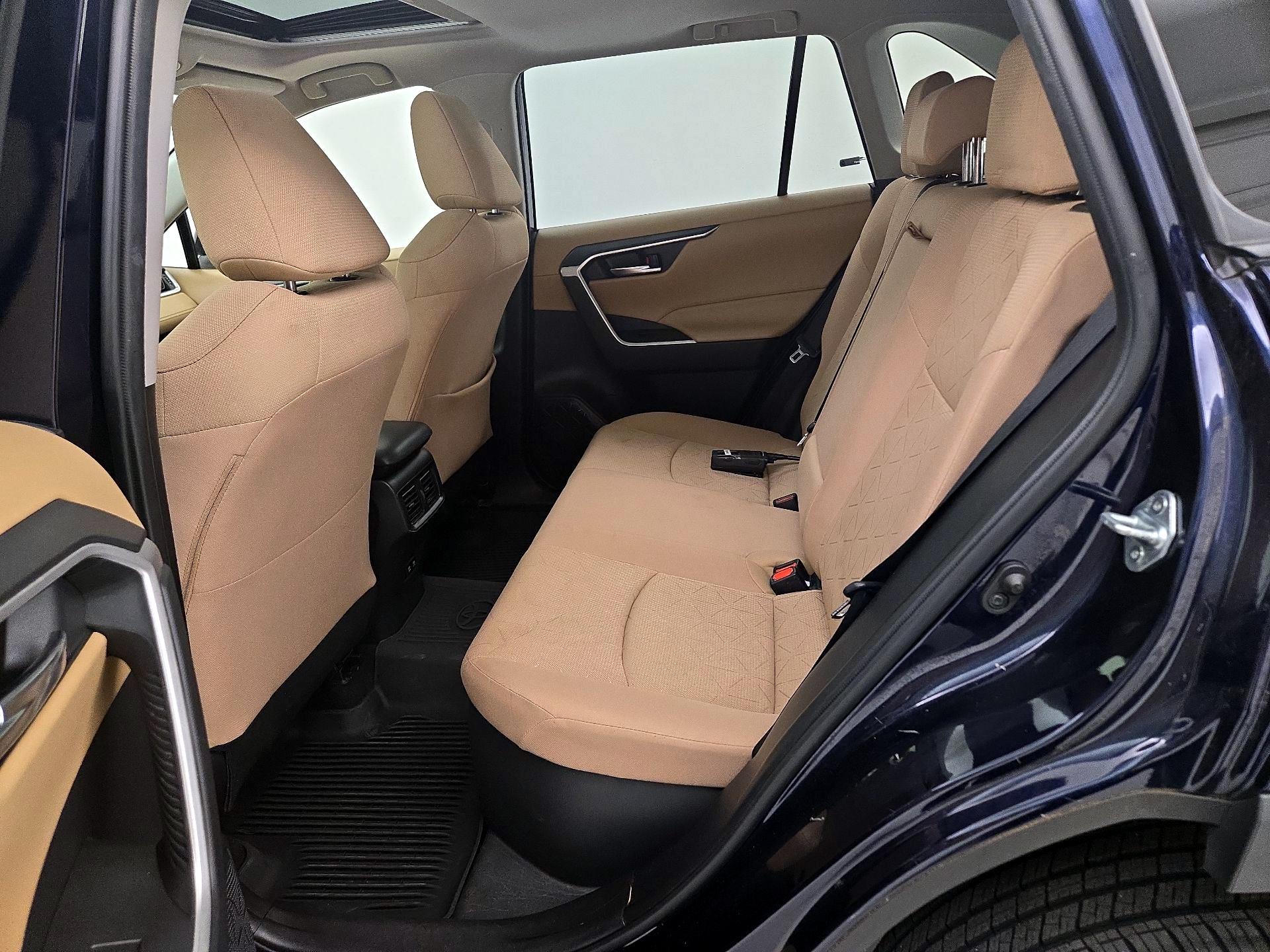 Thumbnail: 2021 Toyota RAV4 - 20