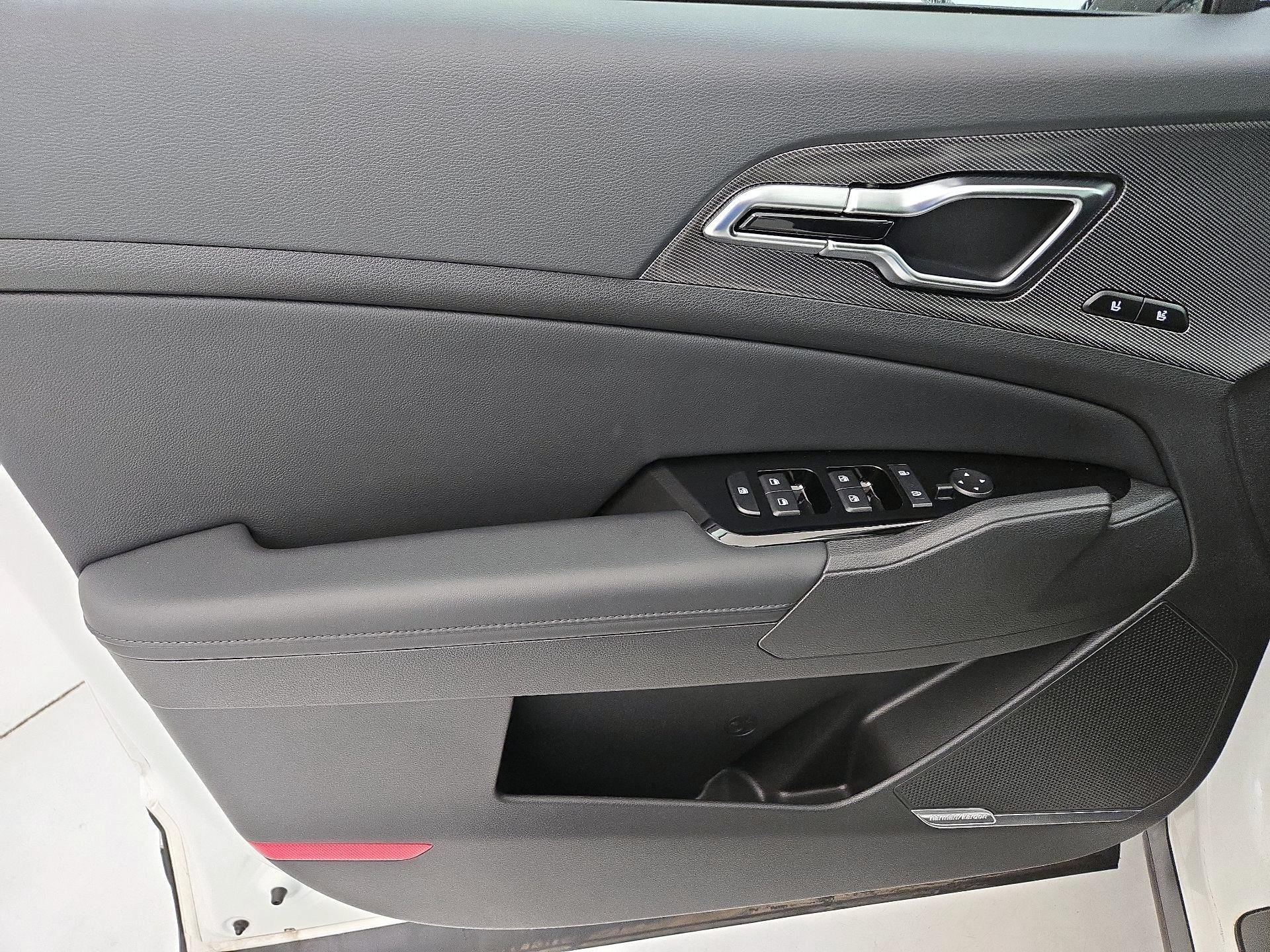 Thumbnail: 2023 Kia Sportage - 12