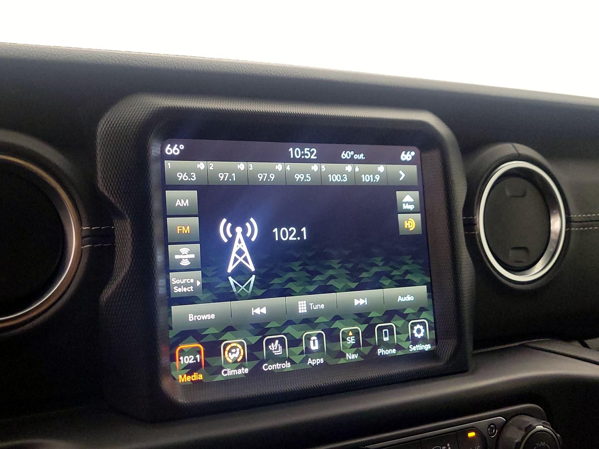 Thumbnail: 2022 Jeep Wrangler - 16