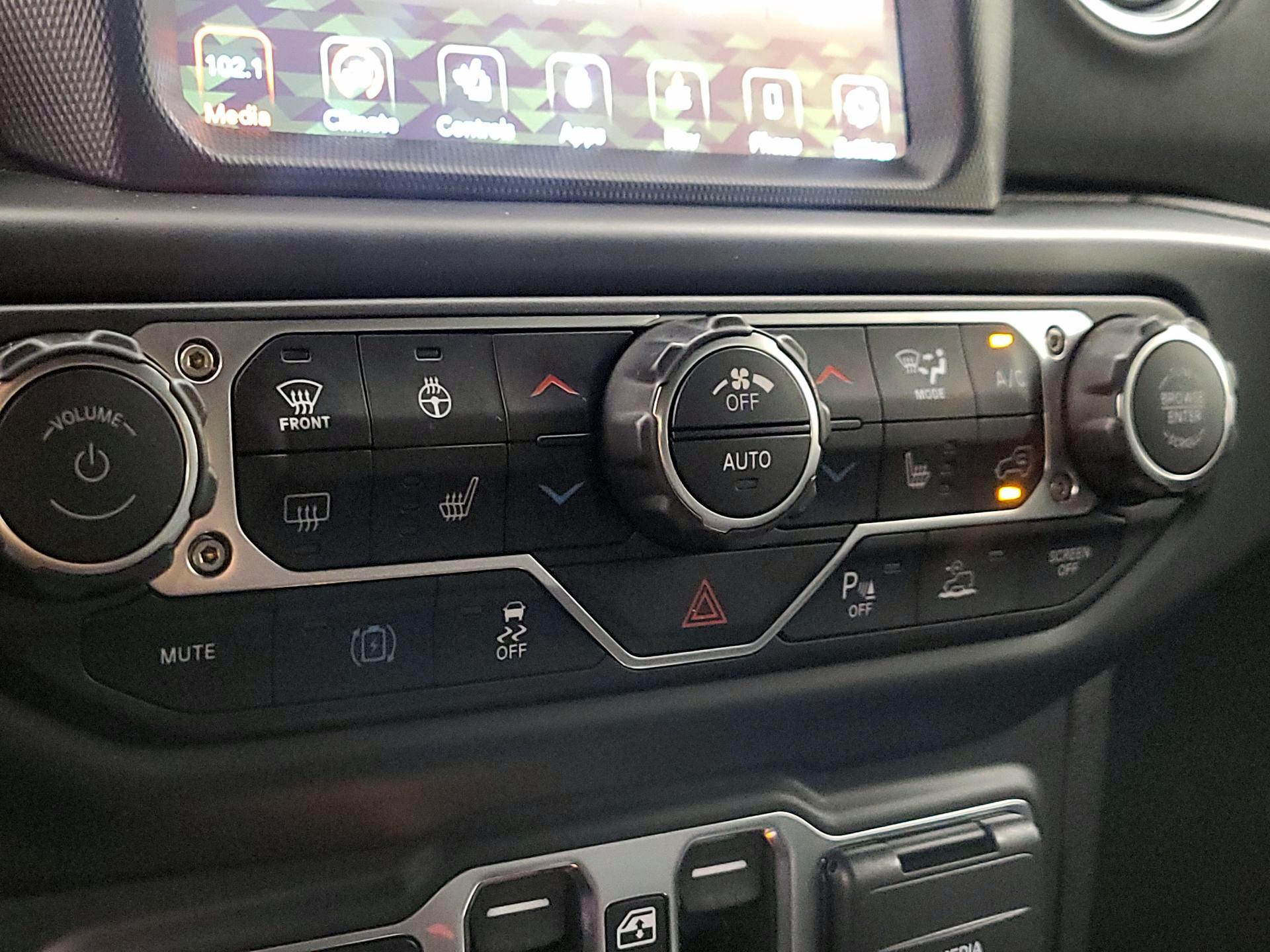 Thumbnail: 2022 Jeep Wrangler - 17