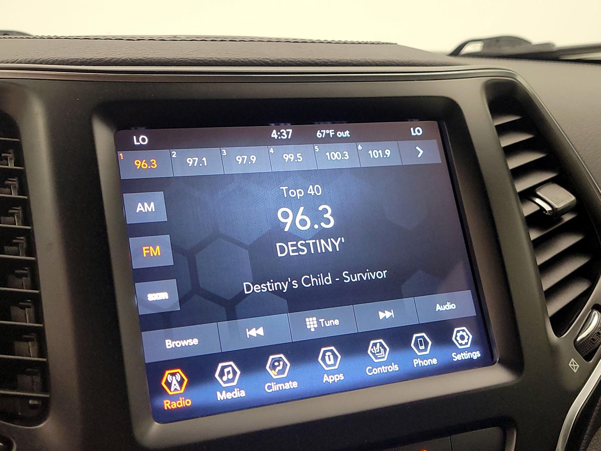 Thumbnail: 2021 Jeep Cherokee - 15