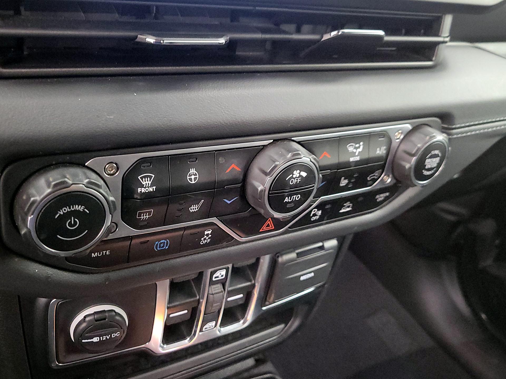 Thumbnail: 2024 Jeep Wrangler - 16