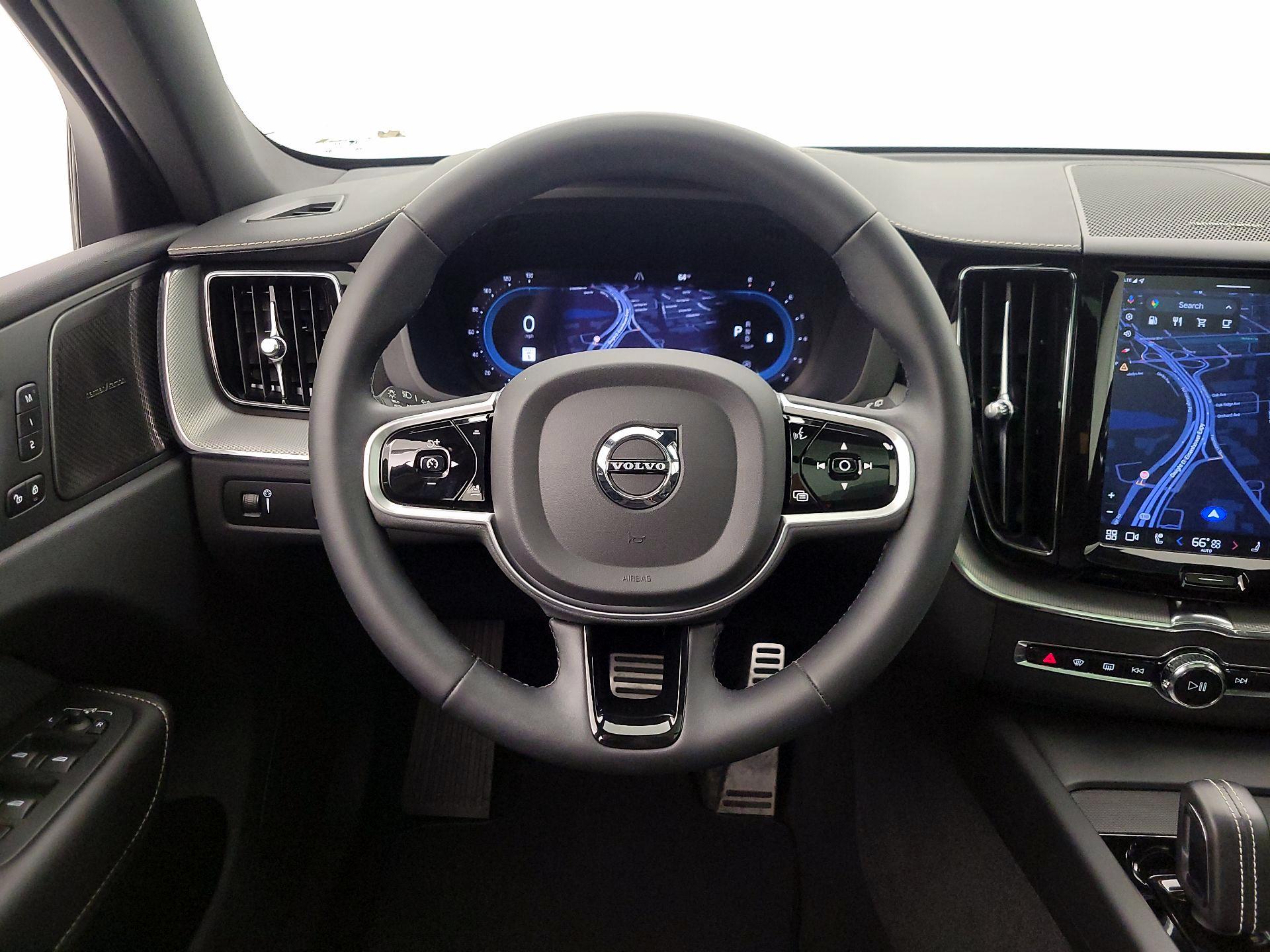 Thumbnail: 2022 Volvo XC60 - 10