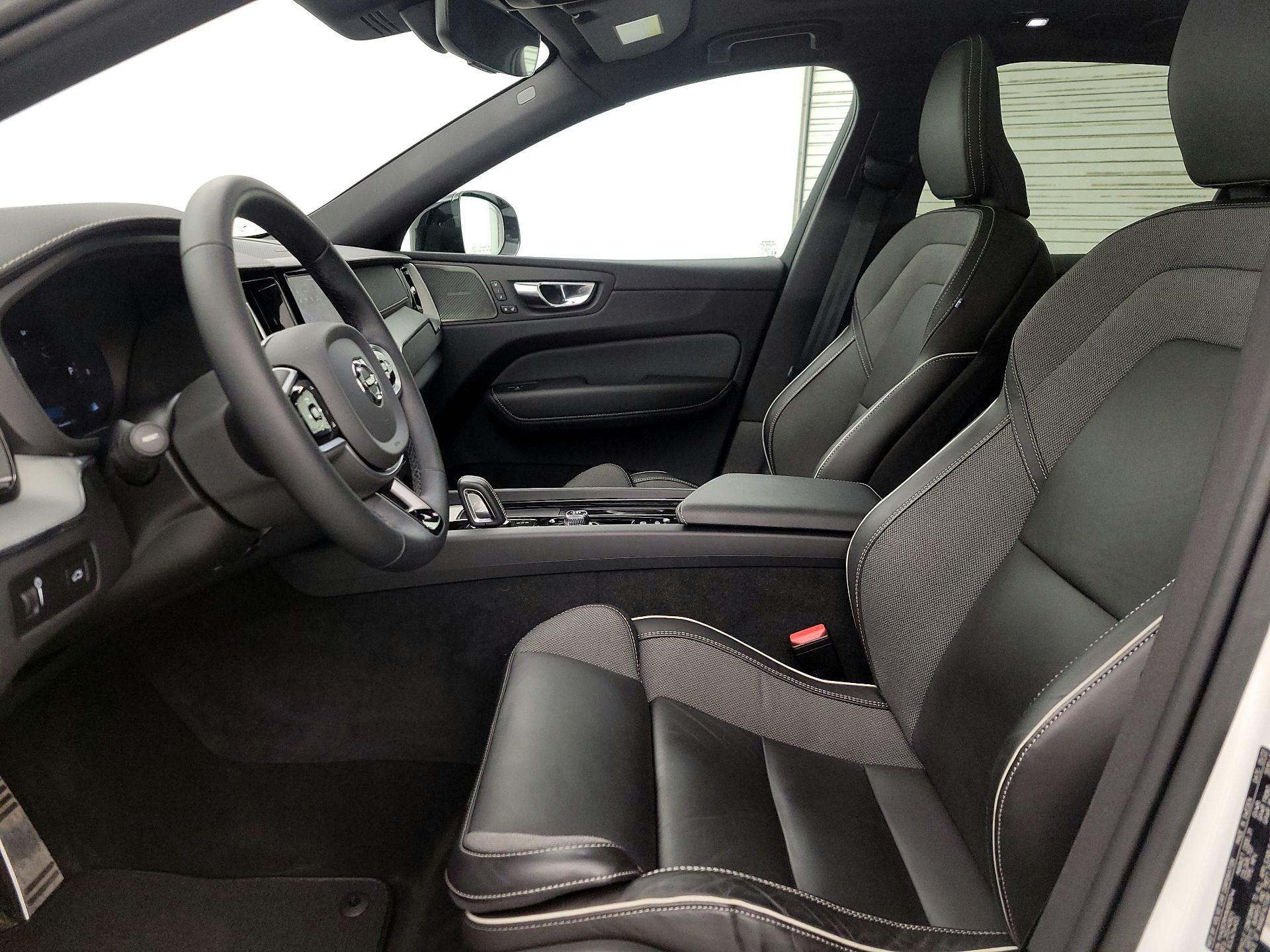 Thumbnail: 2022 Volvo XC60 - 11