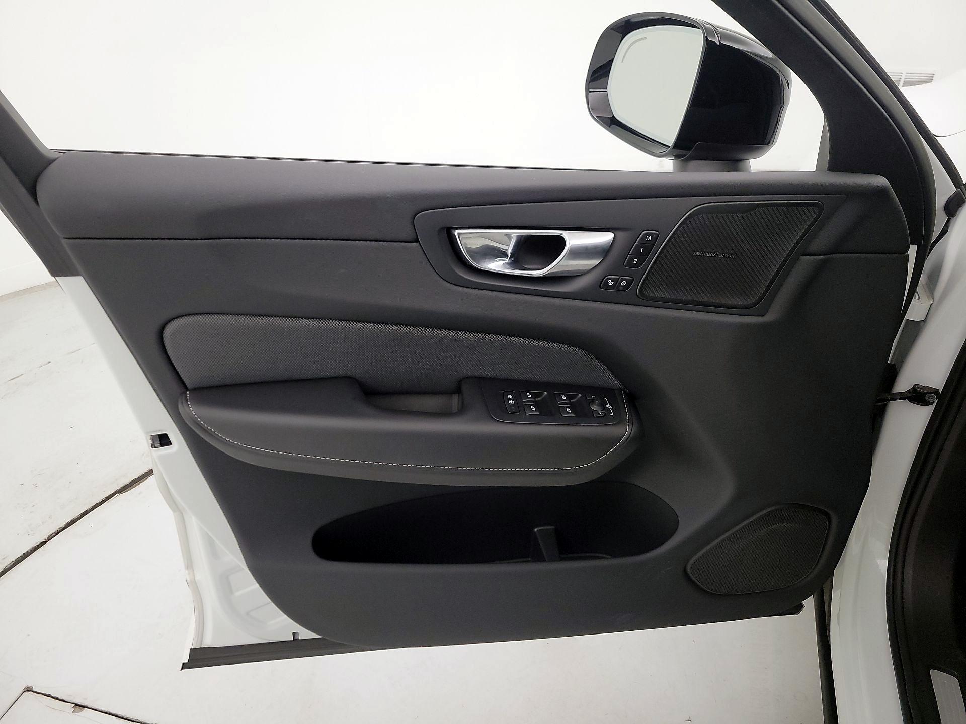 Thumbnail: 2022 Volvo XC60 - 12