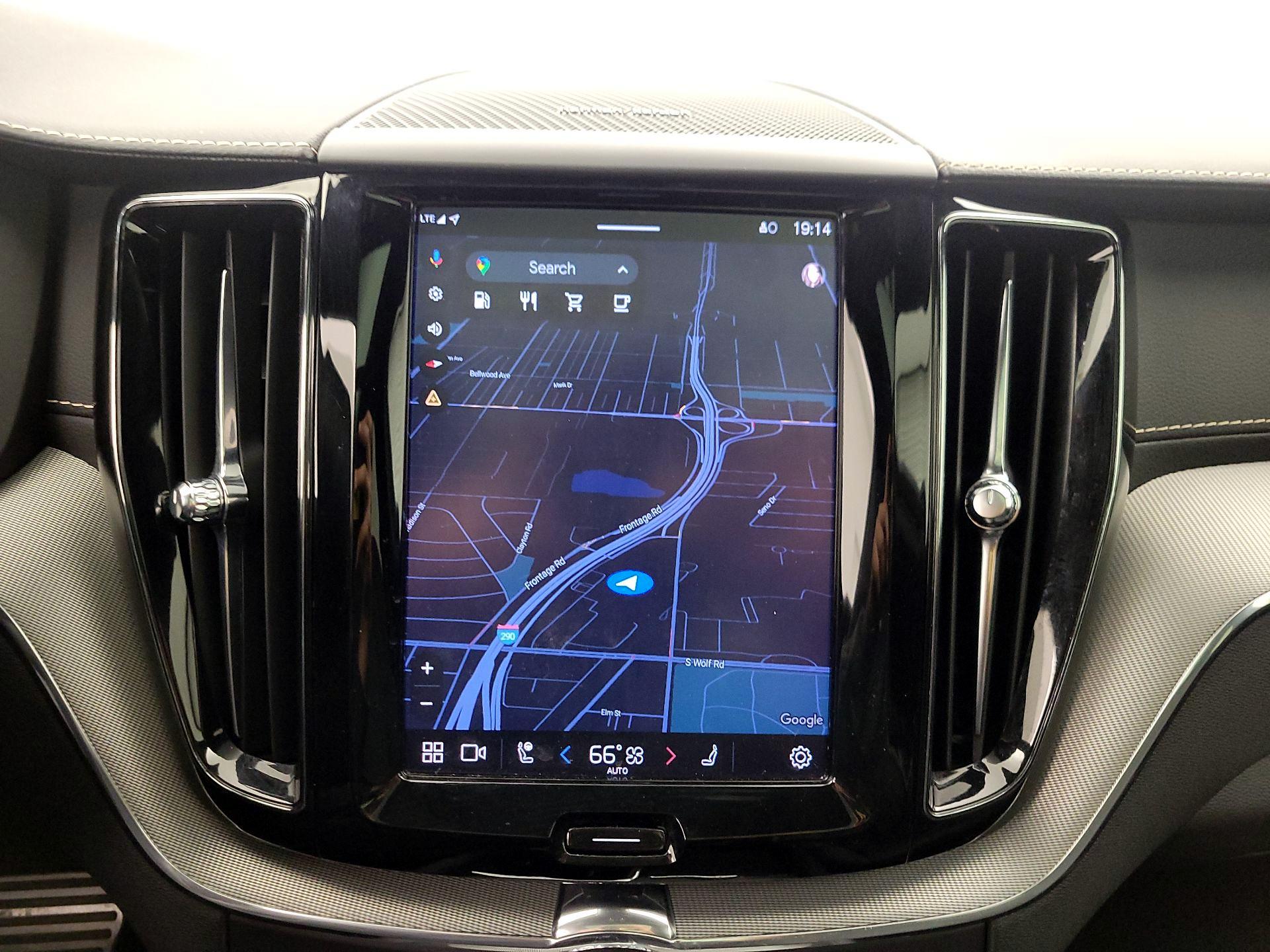 Thumbnail: 2022 Volvo XC60 - 14