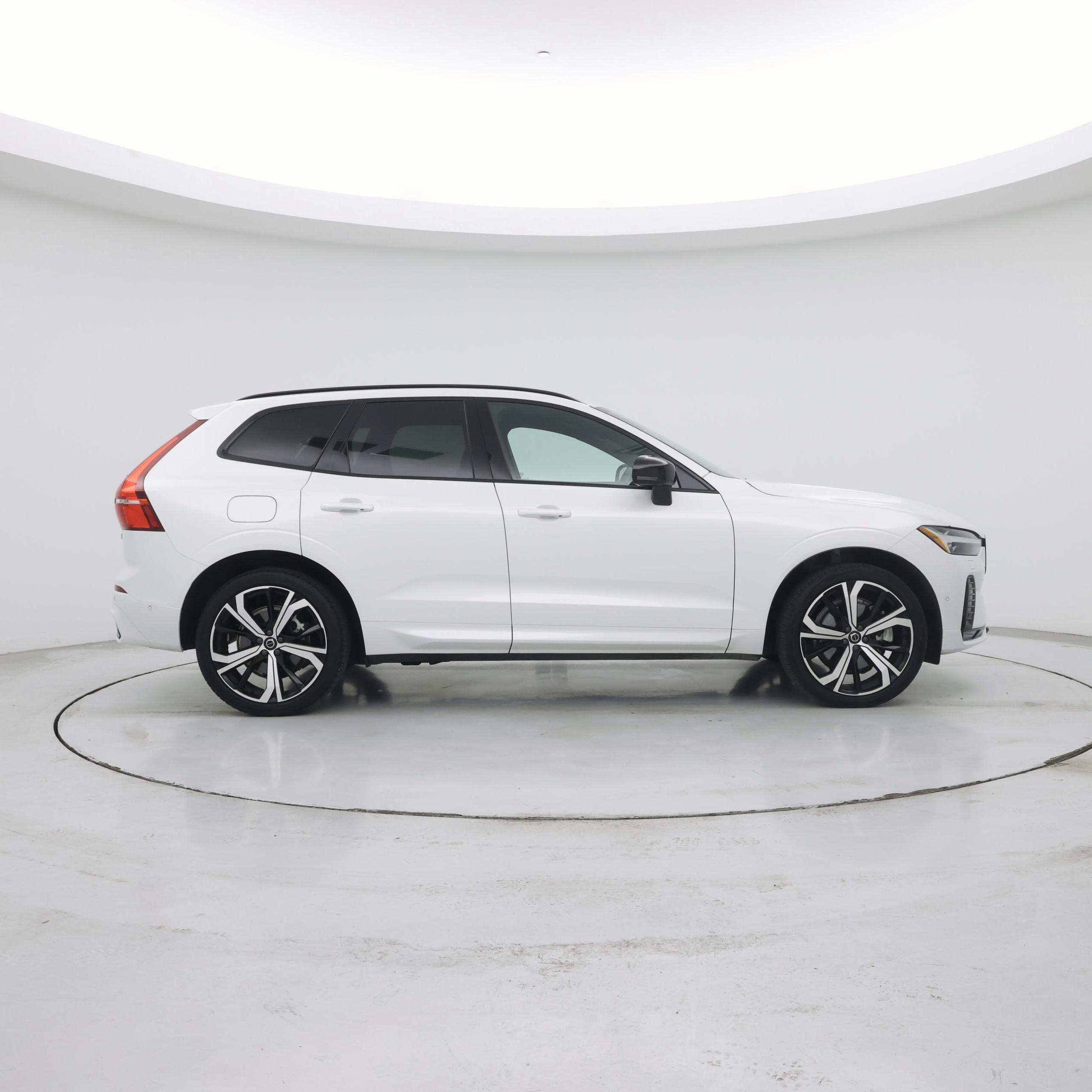 Thumbnail: 2022 Volvo XC60 - 7