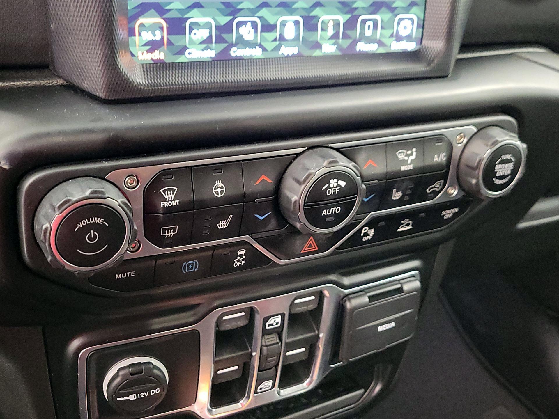 Thumbnail: 2022 Jeep Wrangler - 16