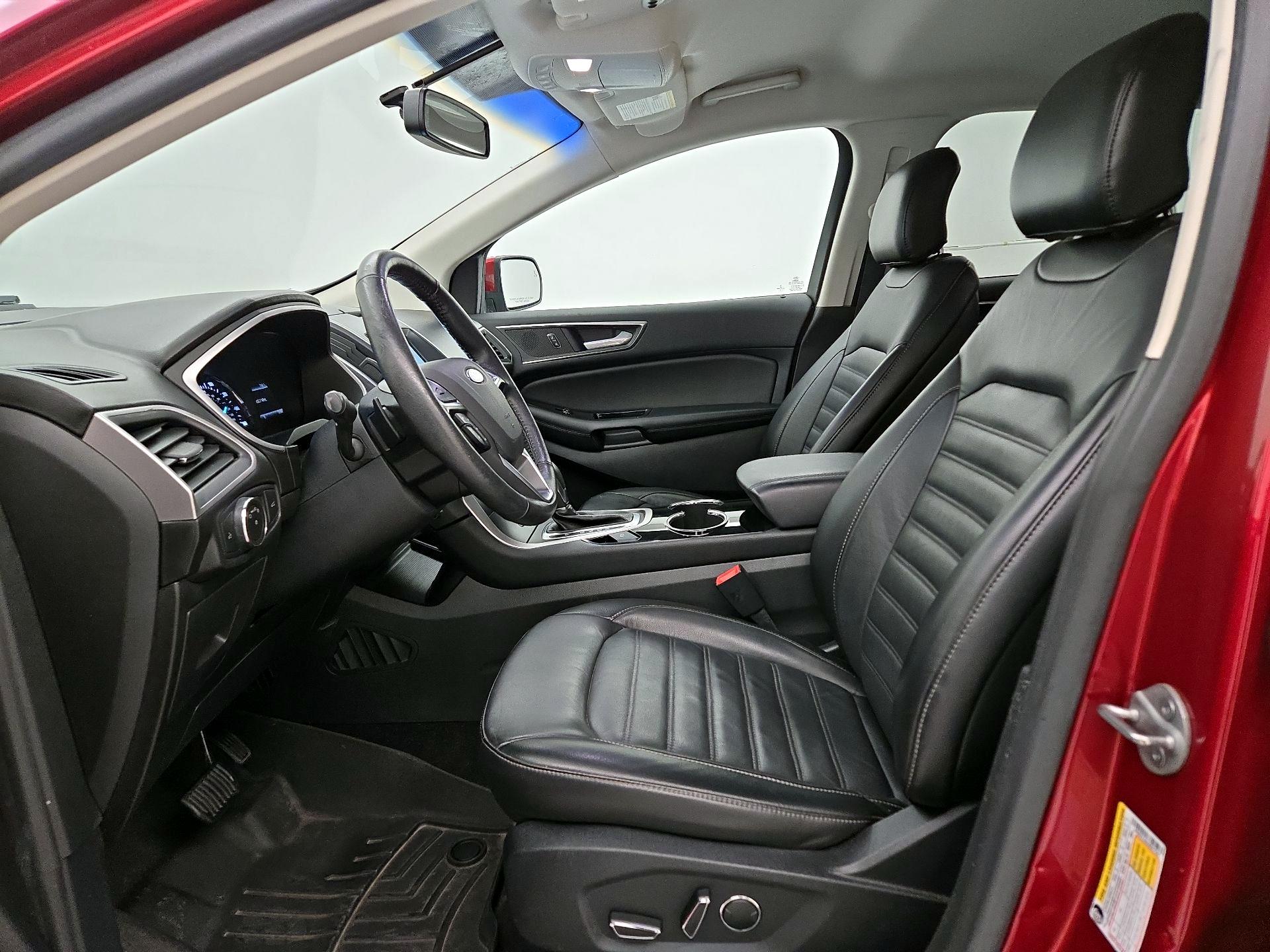 Thumbnail: 2016 Ford Edge - 11