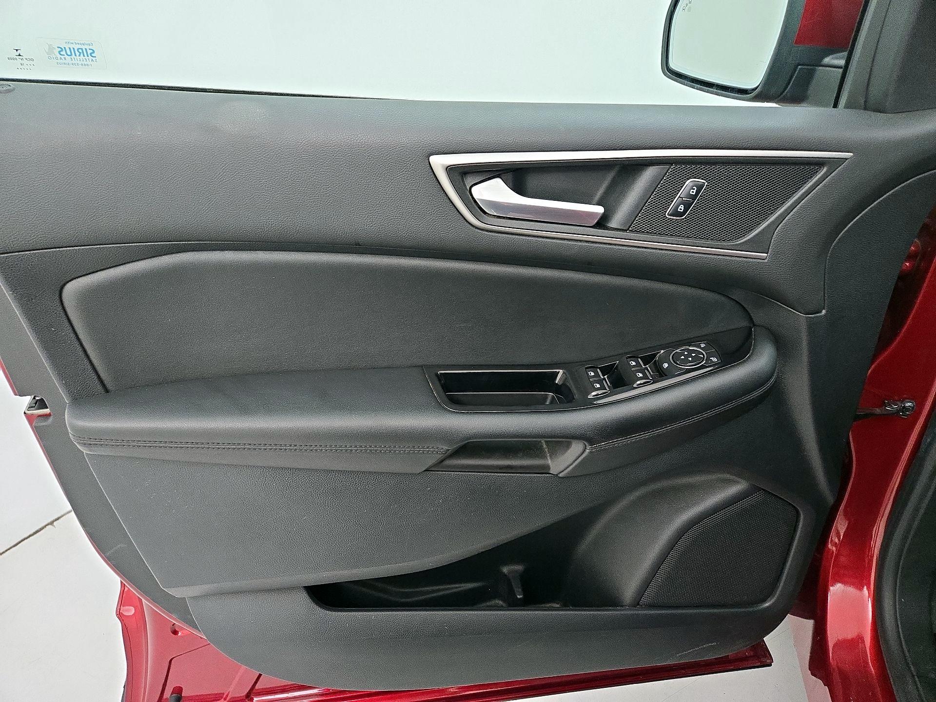 Thumbnail: 2016 Ford Edge - 12