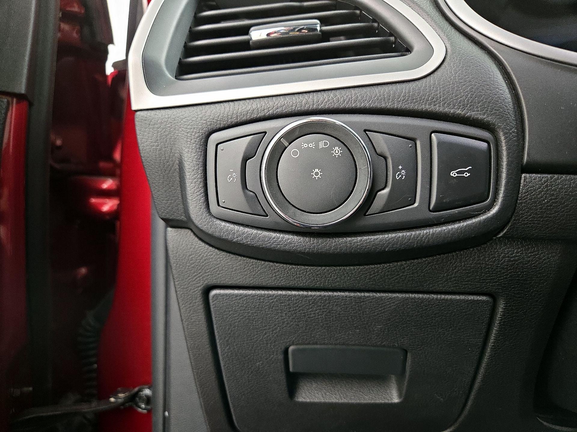 Thumbnail: 2016 Ford Edge - 13