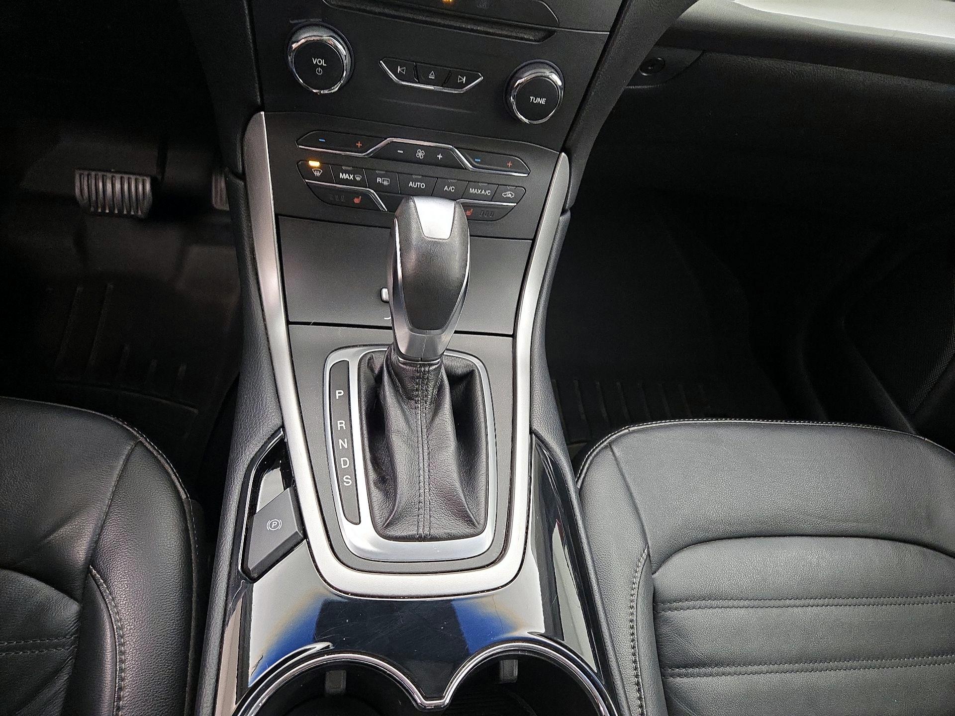 Thumbnail: 2016 Ford Edge - 18