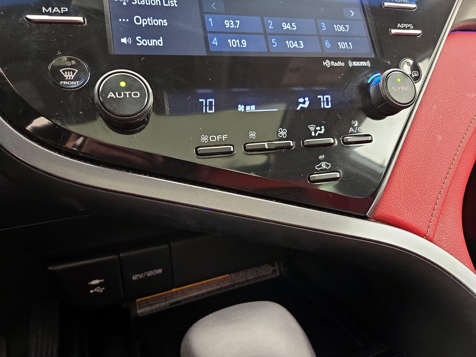 Thumbnail: 2019 Toyota Camry - 16