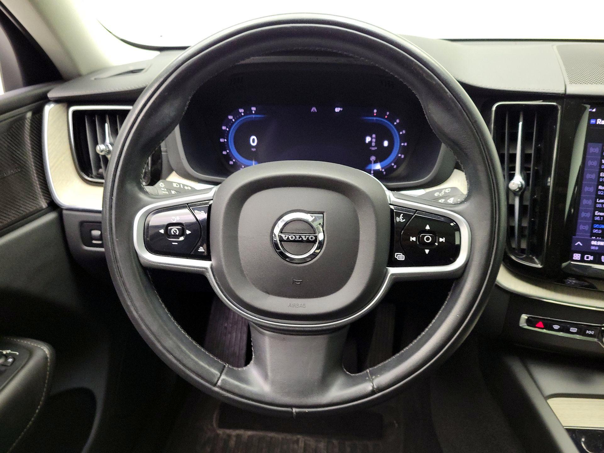 Thumbnail: 2022 Volvo XC60 - 10