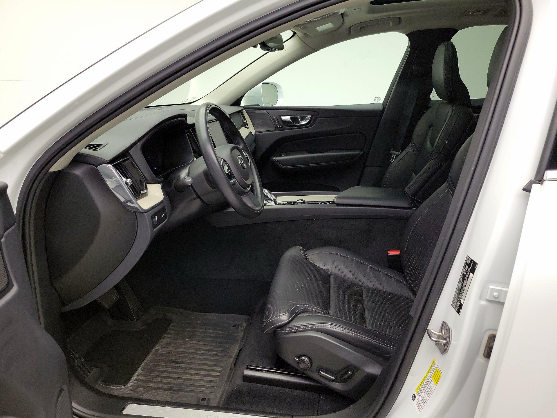 Thumbnail: 2022 Volvo XC60 - 11