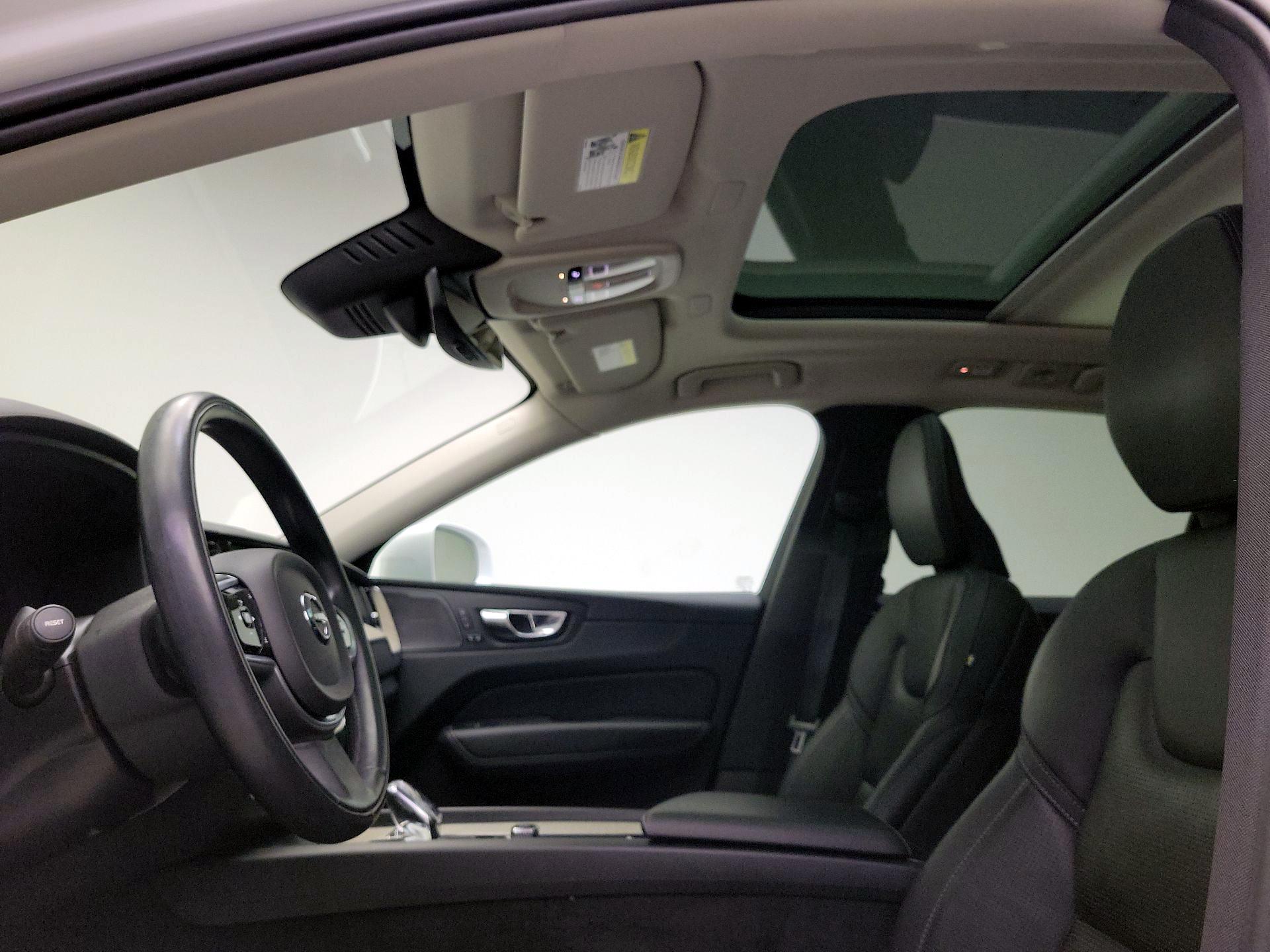 Thumbnail: 2022 Volvo XC60 - 18