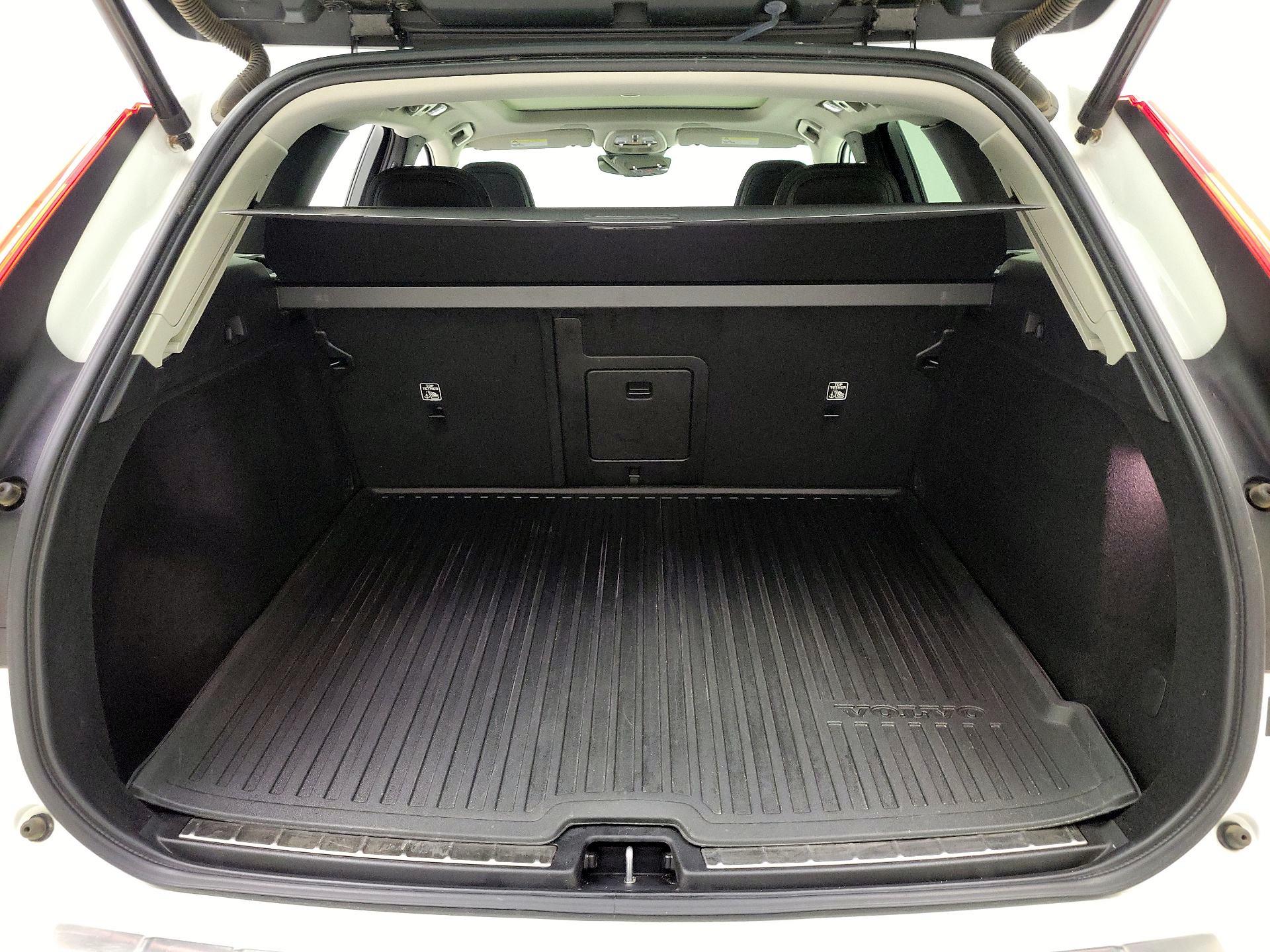 Thumbnail: 2022 Volvo XC60 - 20