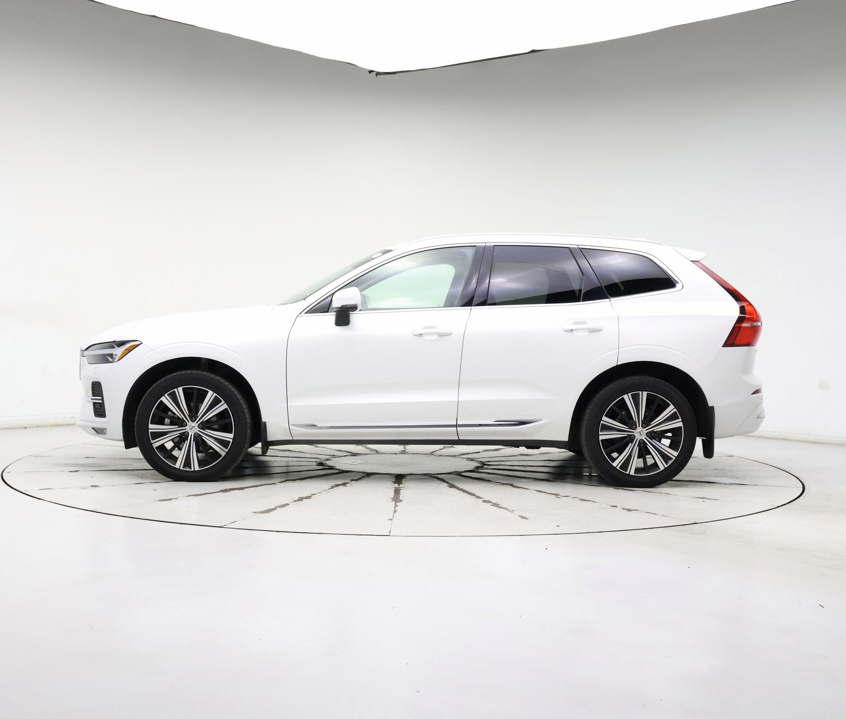 Thumbnail: 2022 Volvo XC60 - 3
