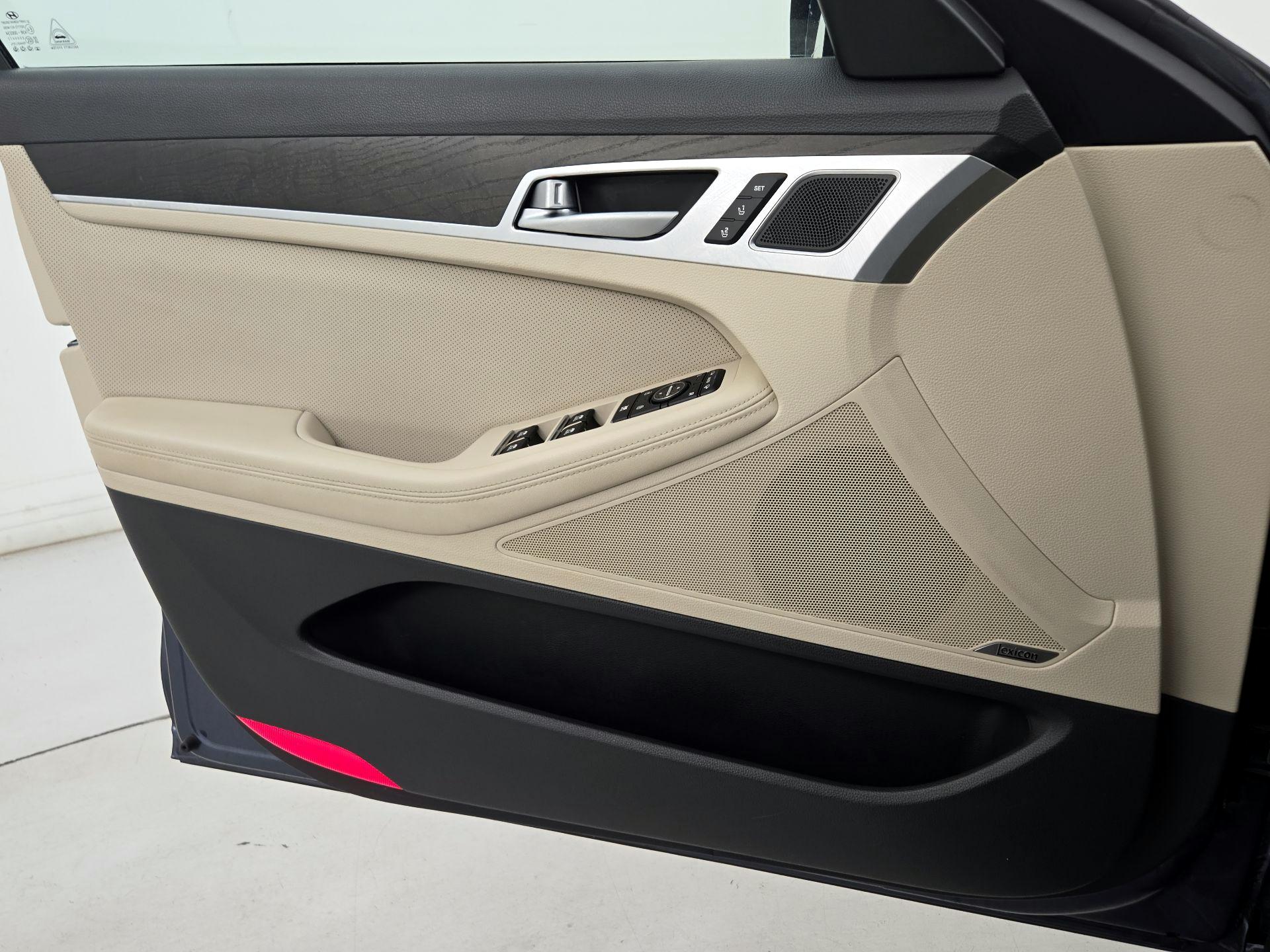 Thumbnail: 2015 Hyundai Genesis - 12