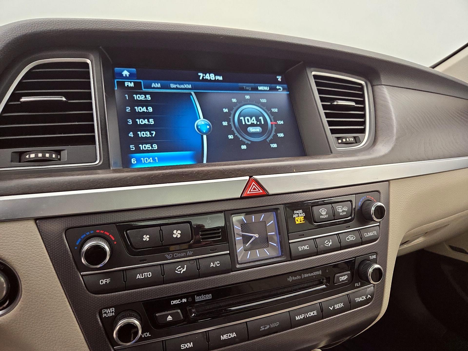 Thumbnail: 2015 Hyundai Genesis - 17