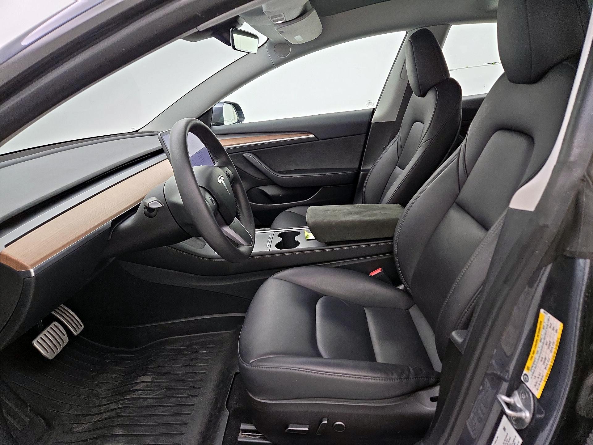 Thumbnail: 2023 Tesla Model 3 - 11