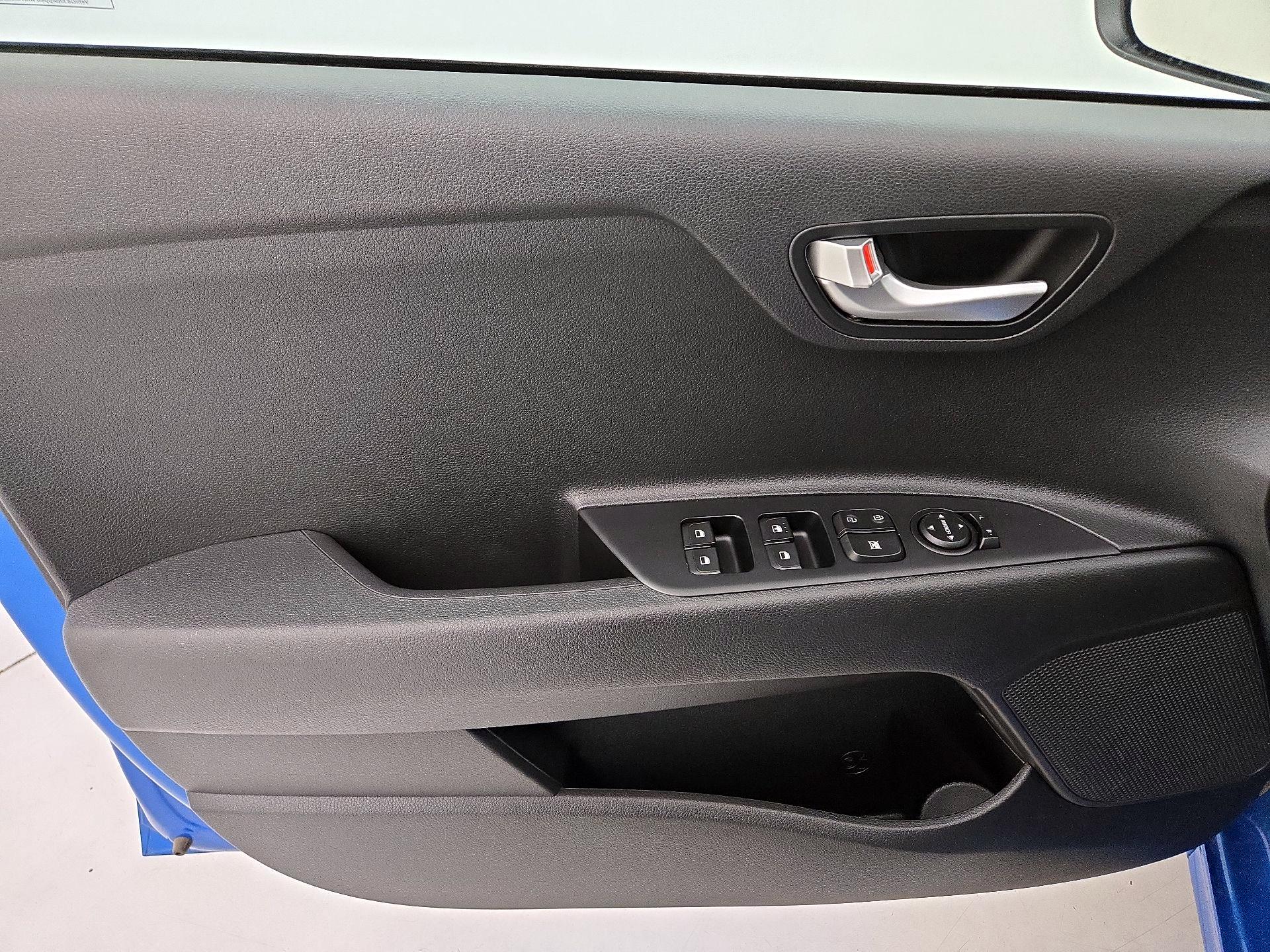 Thumbnail: 2023 Kia Rio - 12