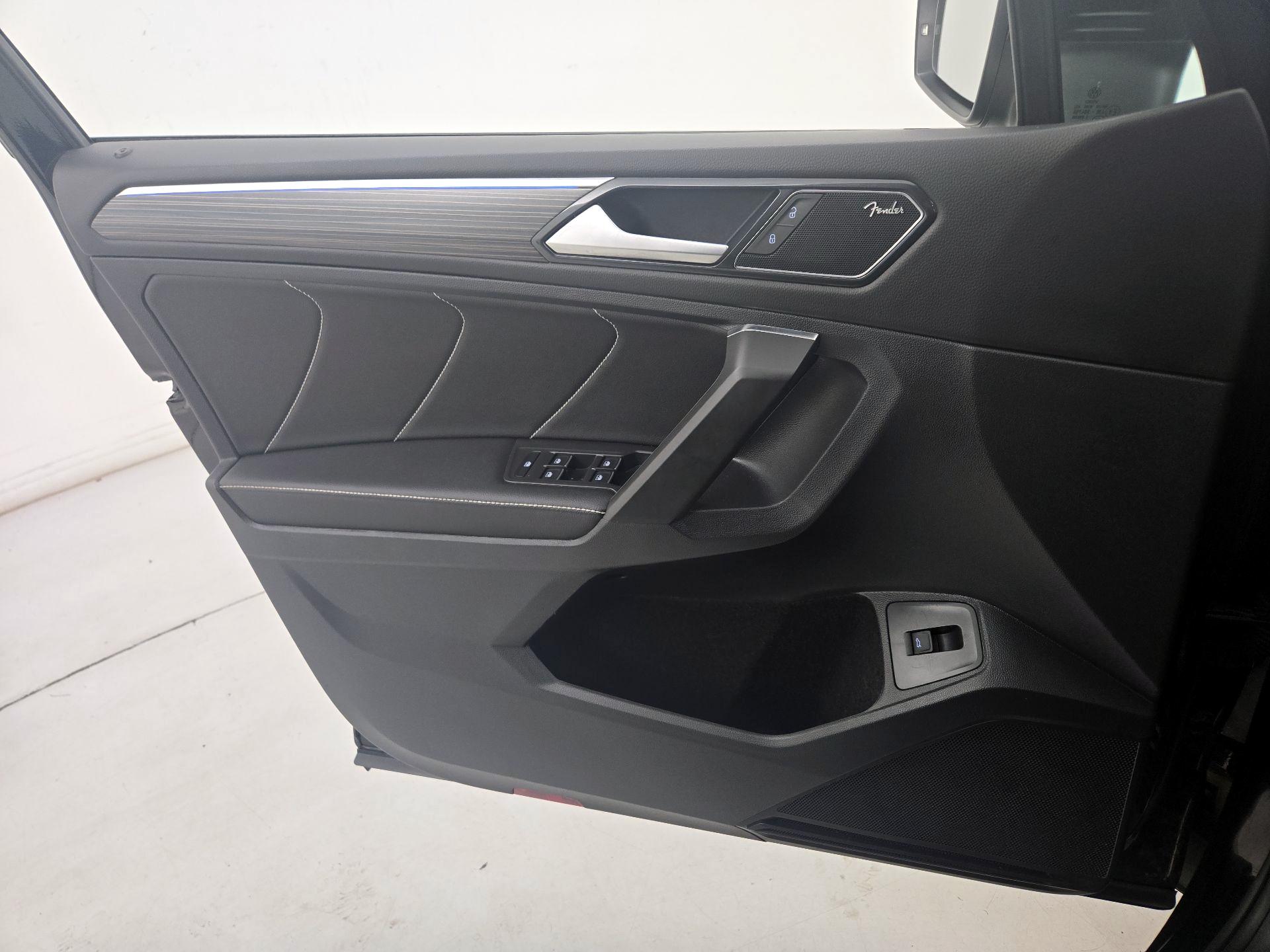 Thumbnail: 2022 Volkswagen Tiguan - 12